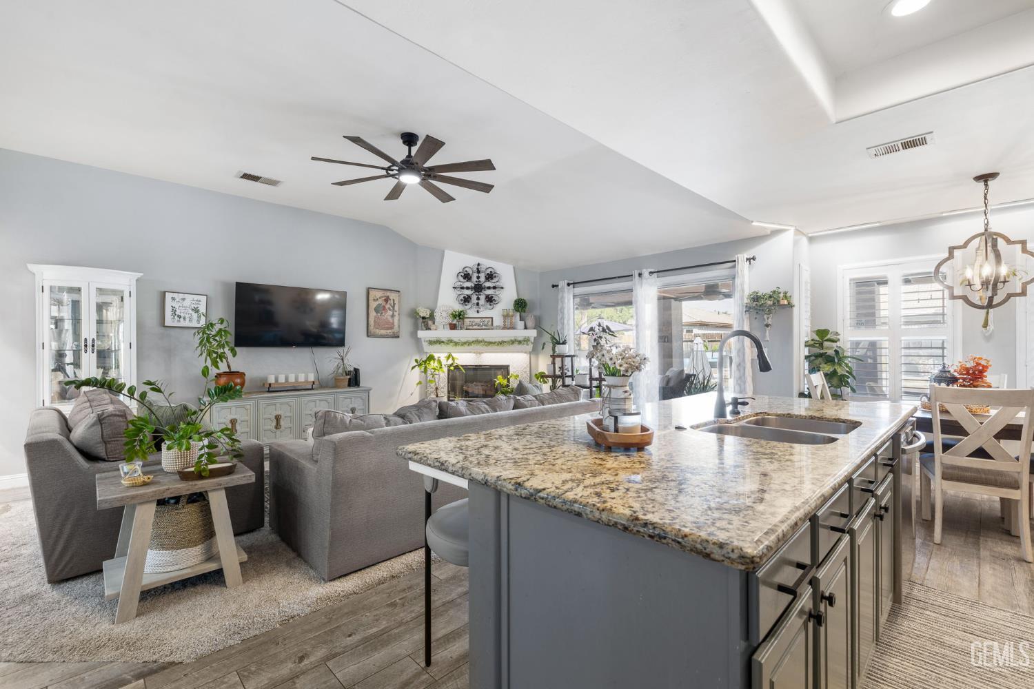 Bakersfield, California, 93312, United States, 4 Bedrooms Bedrooms, ,2 BathroomsBathrooms,Residential,For Sale,1970807