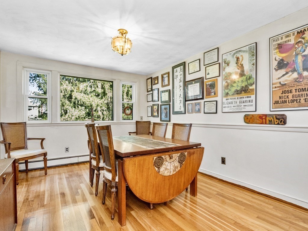 Waltham, Massachusetts, 02452, United States, 4 Bedrooms Bedrooms, ,2 BathroomsBathrooms,Residential,For Sale,1939340