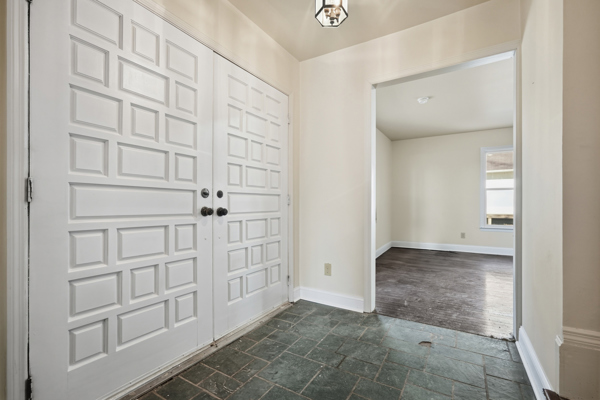 Middlesboro, Kentucky, 40965, United States, 3 Bedrooms Bedrooms, ,2 BathroomsBathrooms,Residential,For Sale,2012565