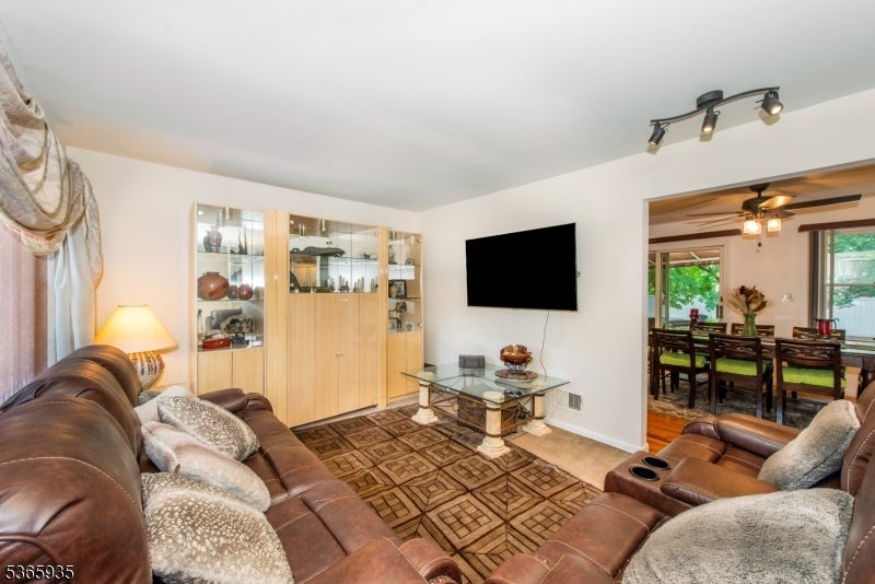 Wayne Twp., New Jersey, 07470, United States, 5 Bedrooms Bedrooms, ,3 BathroomsBathrooms,Residential,For Sale,1928449