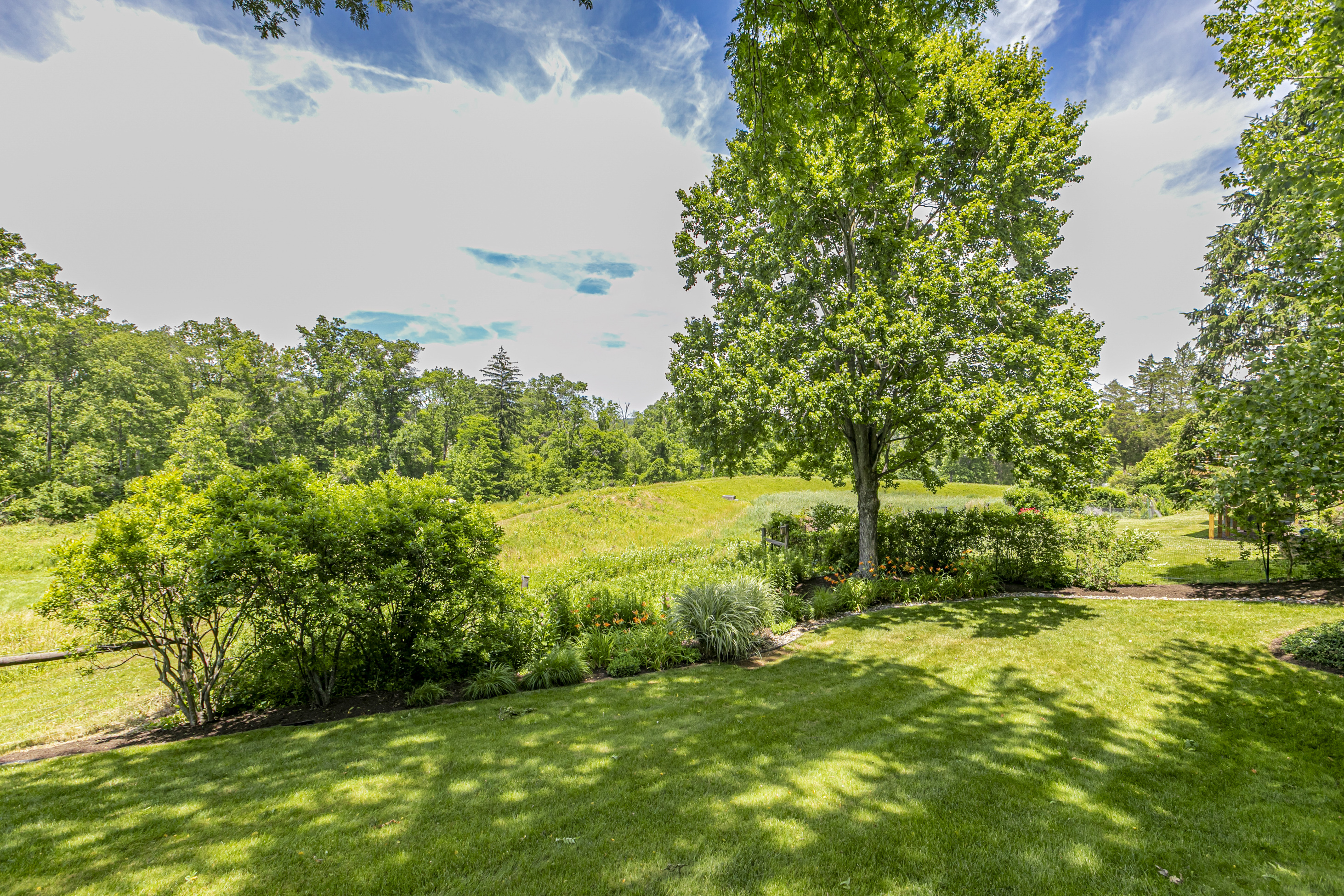  Stand-Out Home in The Glen Features Pastoral Views and Soaring Ceilings - 物件實景