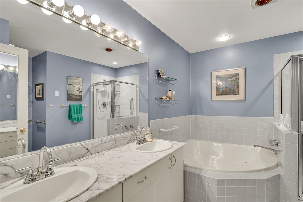 Waltham, Massachusetts, 02452, United States, 4 Bedrooms Bedrooms, ,4 BathroomsBathrooms,Residential,For Sale,1934478
