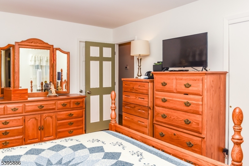 Mount Olive Twp., New Jersey, 07836, United States, 4 Bedrooms Bedrooms, ,2 BathroomsBathrooms,Residential,For Sale,1987785