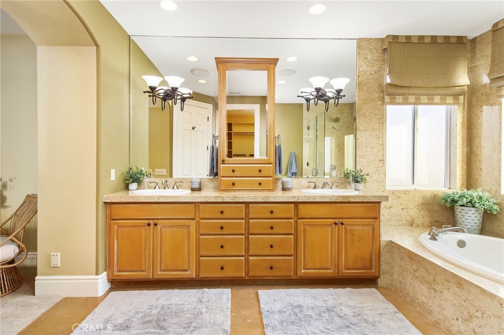 San Diego, California, 92107, United States, 6 Bedrooms Bedrooms, ,5 BathroomsBathrooms,Residential,For Sale,1843009