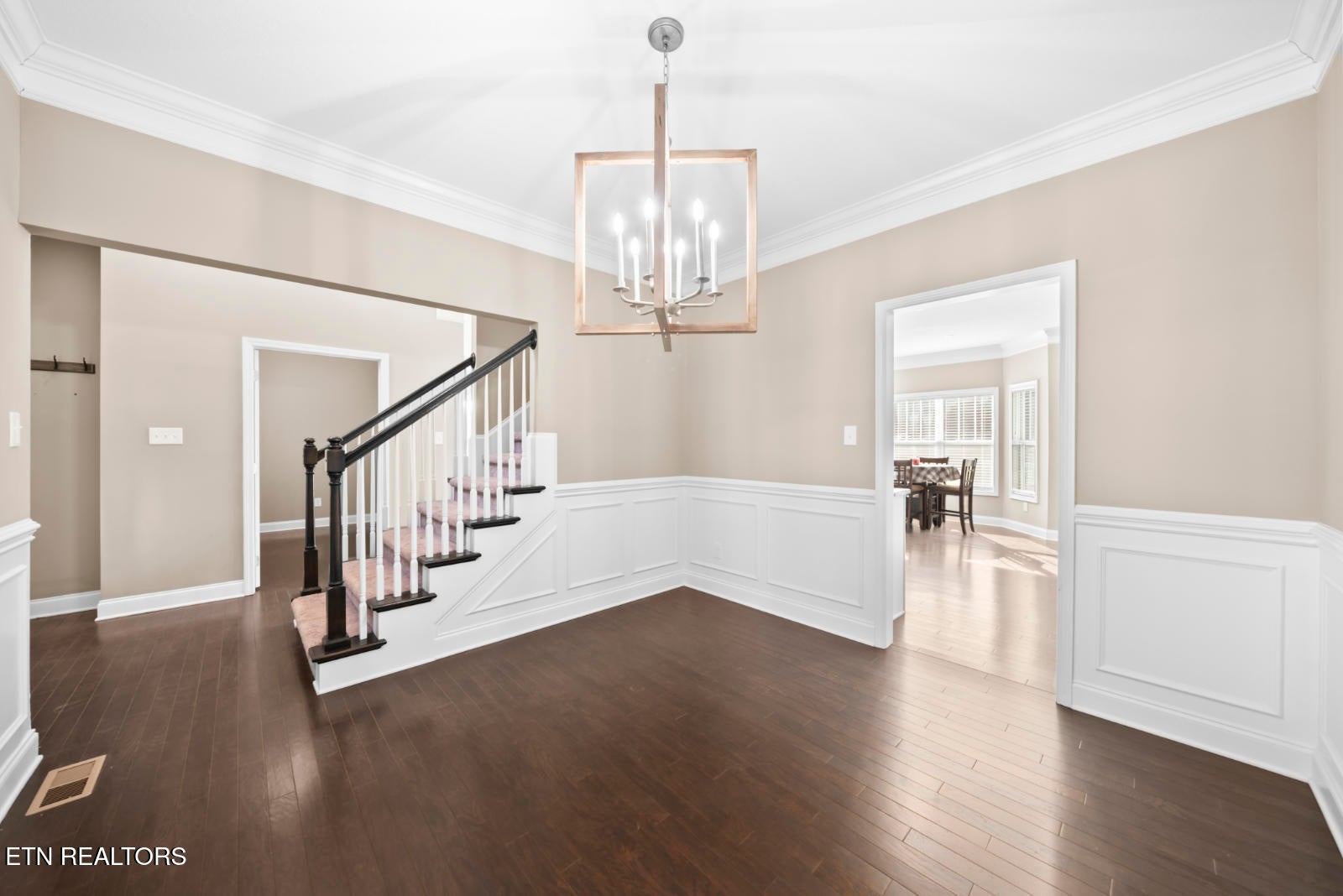 Oak Ridge, Tennessee, 37830, United States, 4 Bedrooms Bedrooms, ,3 BathroomsBathrooms,Residential,For Sale,2003025