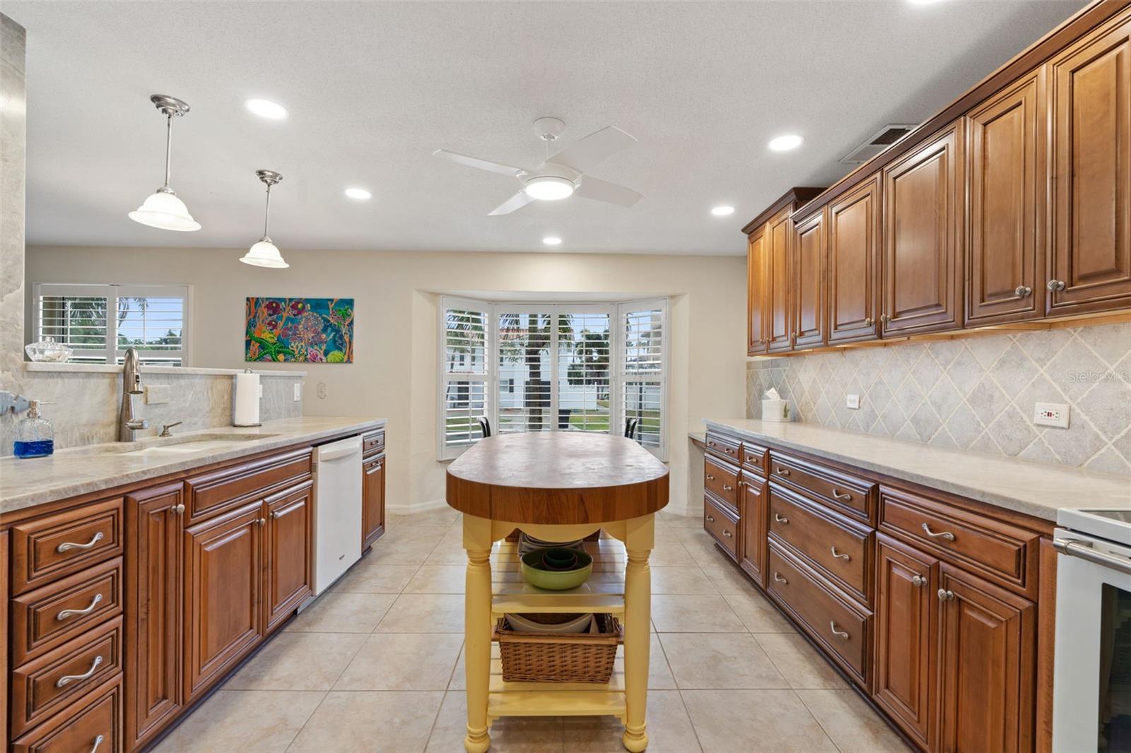 Belleair Beach, Florida, 33786, United States, 2 Bedrooms Bedrooms, ,3 BathroomsBathrooms,Residential,For Sale,1930799