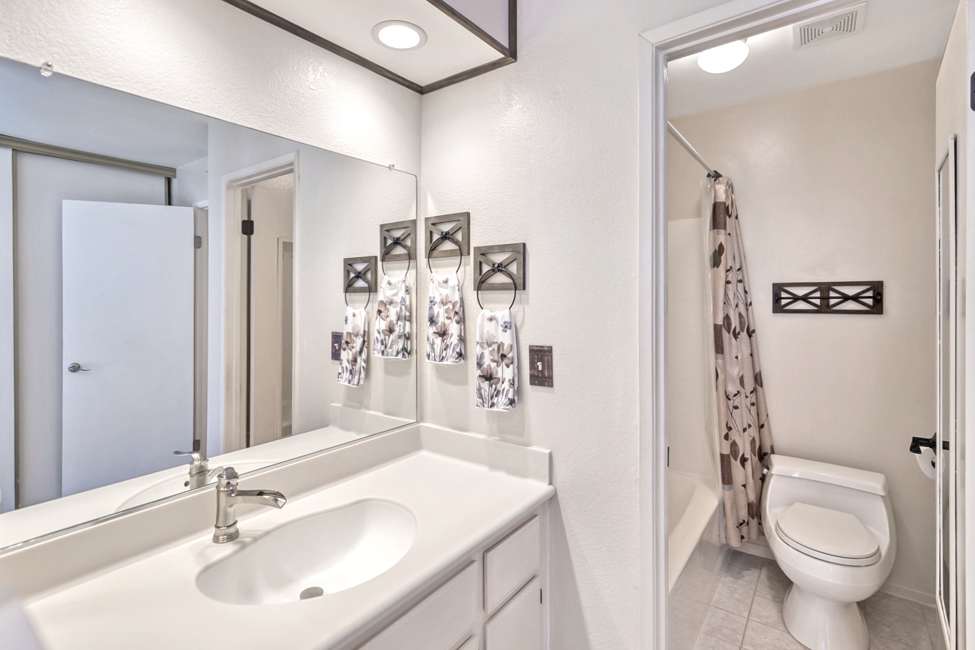 Fullerton, California, 92835, United States, 2 Bedrooms Bedrooms, ,1 BathroomBathrooms,Residential,For Sale,1915893