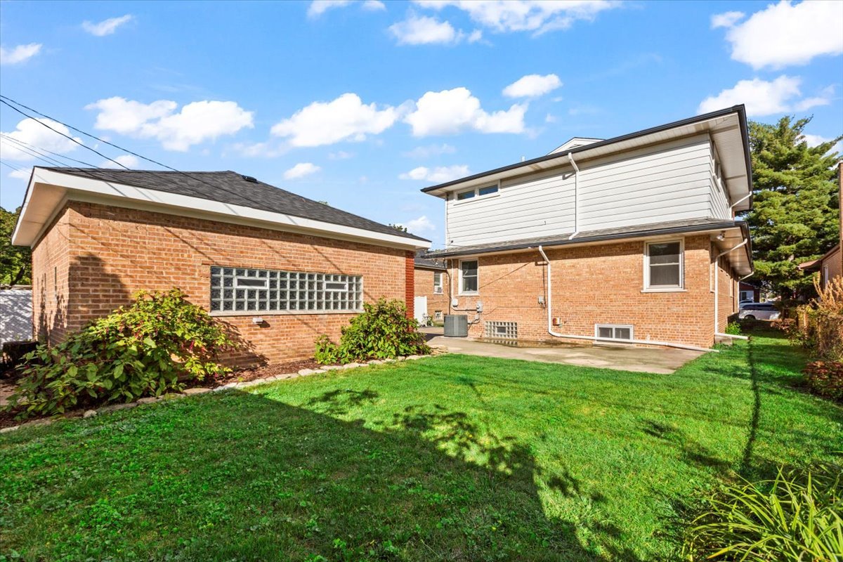 Evergreen Park, Illinois, 60805, United States, 5 Bedrooms Bedrooms, ,4 BathroomsBathrooms,Residential,For Sale,1972389