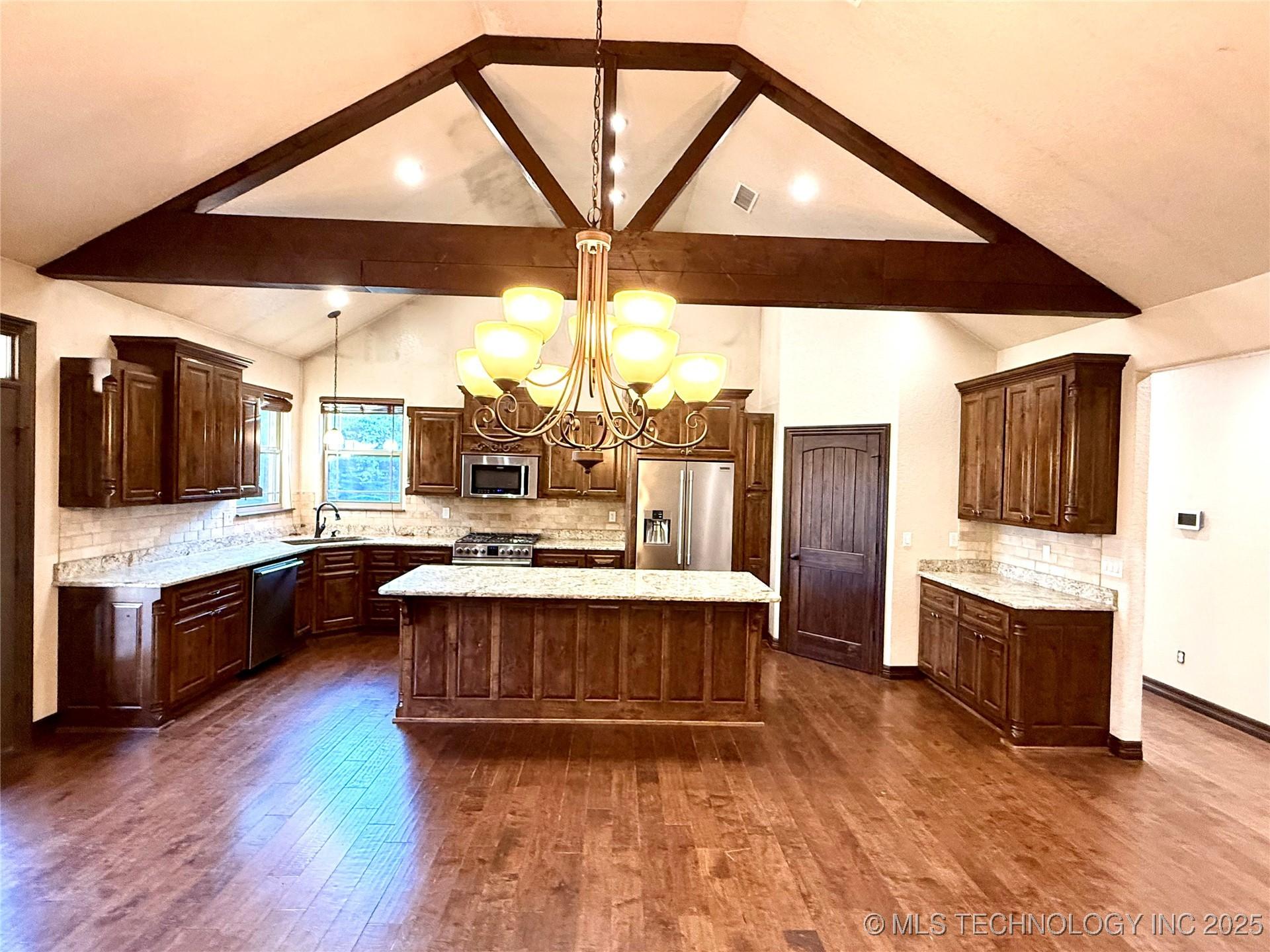 Checotah, Oklahoma, 74426, United States, 4 Bedrooms Bedrooms, ,4 BathroomsBathrooms,Residential,For Sale,1980942