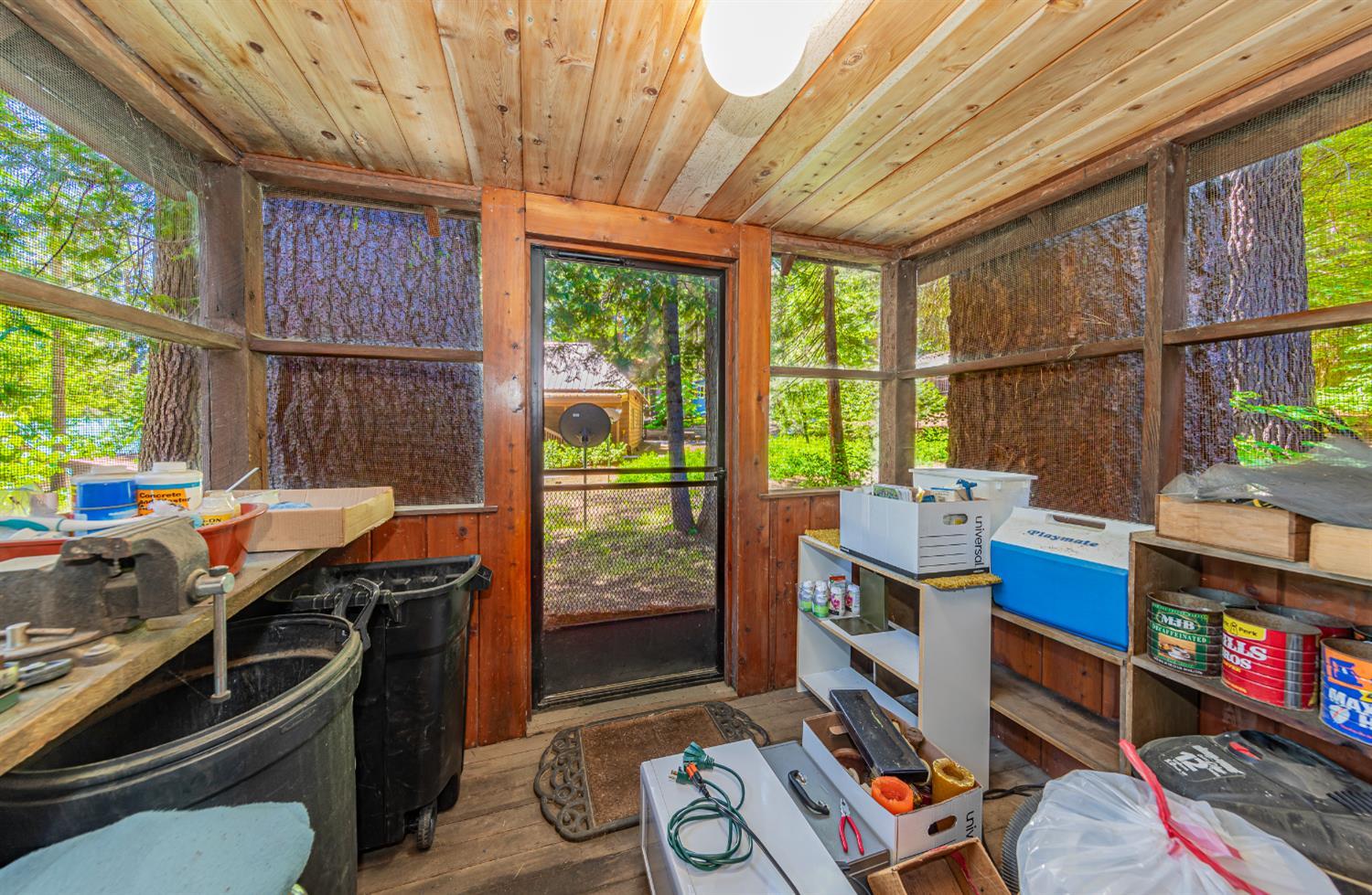 Fish Camp, California, 93623, United States, 5 Bedrooms Bedrooms, ,2 BathroomsBathrooms,Residential,For Sale,1869903