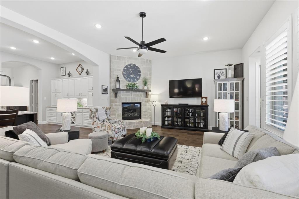 Little Elm, Texas, 75068, United States, 4 Bedrooms Bedrooms, ,4 BathroomsBathrooms,Residential,For Sale,1985757