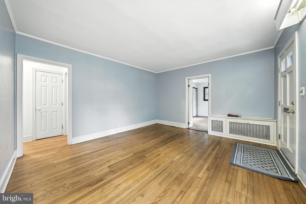 Silver Spring, Maryland, 20901, United States, 3 Bedrooms Bedrooms, ,1 BathroomBathrooms,Residential,For Sale,1928721