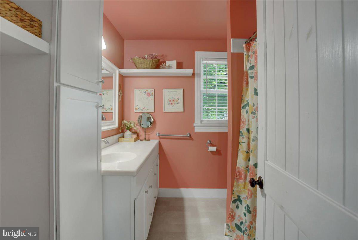 Orrstown, Pennsylvania, 17244, United States, 4 Bedrooms Bedrooms, ,2 BathroomsBathrooms,Residential,For Sale,1906124