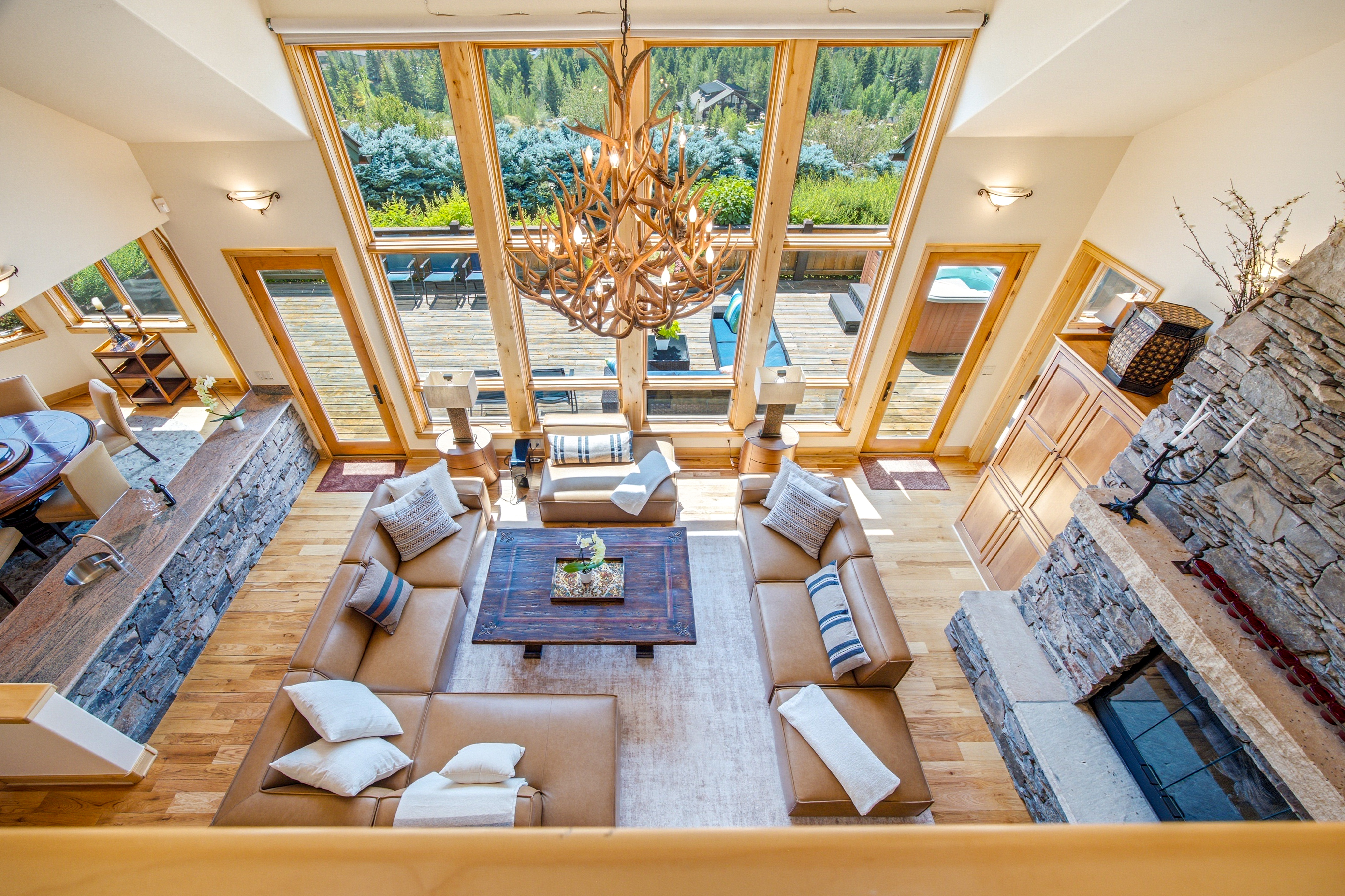  Custom-built, Single-family Home in the Exclusive Grand Traverse Neighborhood - 物件實景