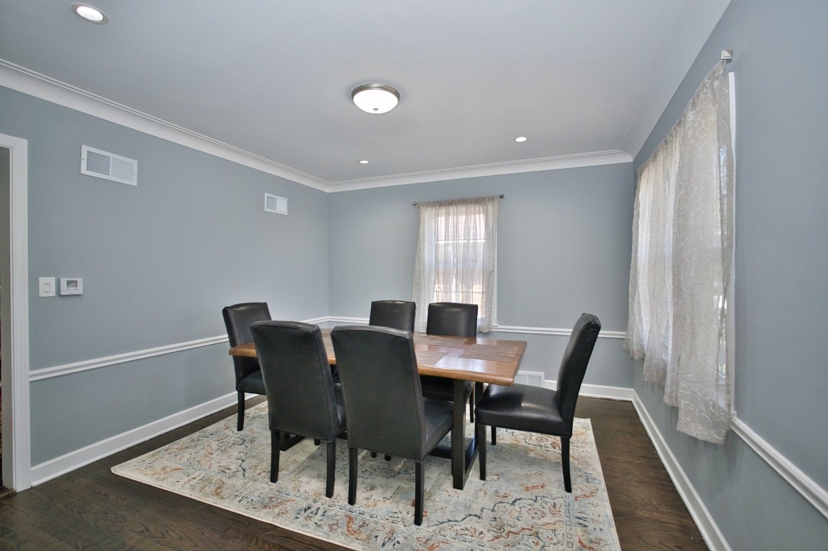 Lincolnwood, Illinois, 60712, United States, 3 Bedrooms Bedrooms, ,2 BathroomsBathrooms,Residential,For Sale,1863685