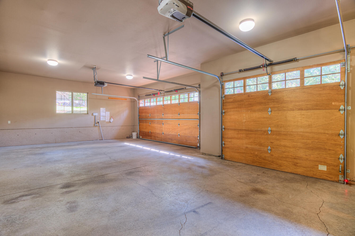 Bend, Oregon, 97703, United States, 4 Bedrooms Bedrooms, ,5 BathroomsBathrooms,Residential,For Sale,1979123