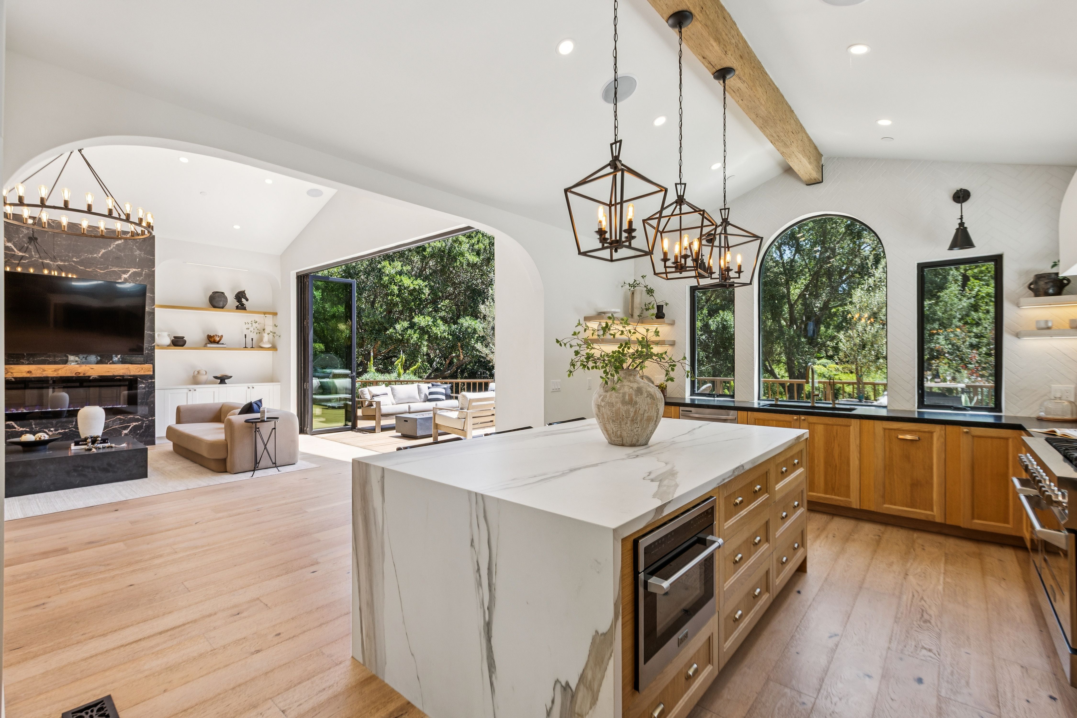  Private Gated Sanctuary With Expansive Outdoor Living - 物件實景