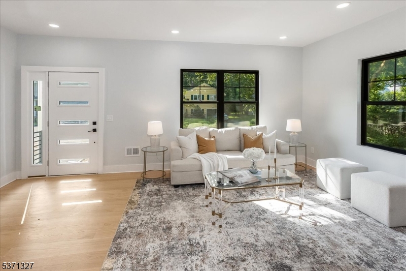 Chatham Boro, New Jersey, 07928, United States, 5 Bedrooms Bedrooms, ,6 BathroomsBathrooms,Residential,For Sale,2002999