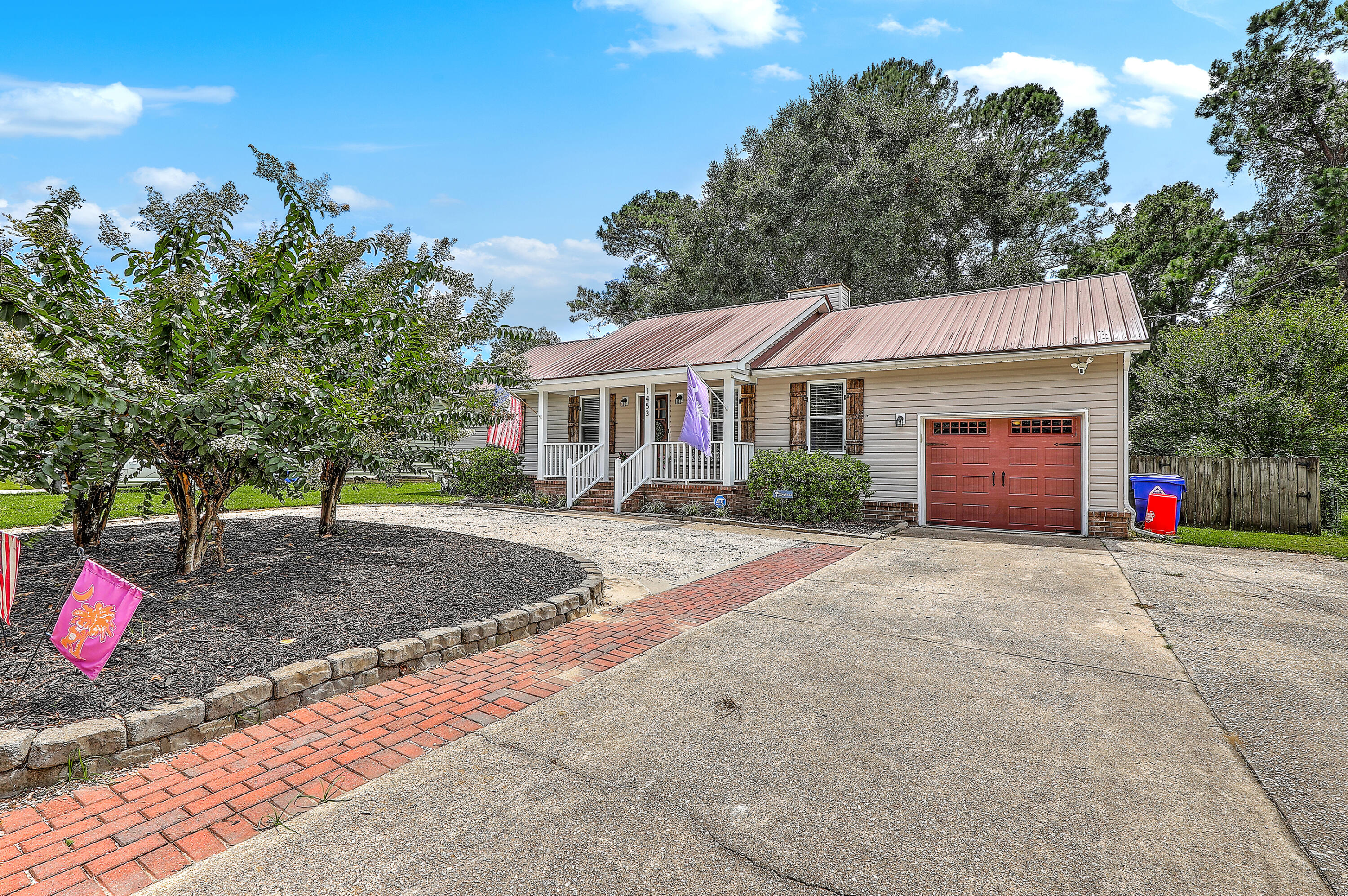 Charleston, South Carolina, 29412, United States, 3 Bedrooms Bedrooms, ,2 BathroomsBathrooms,Residential,For Sale,1980992