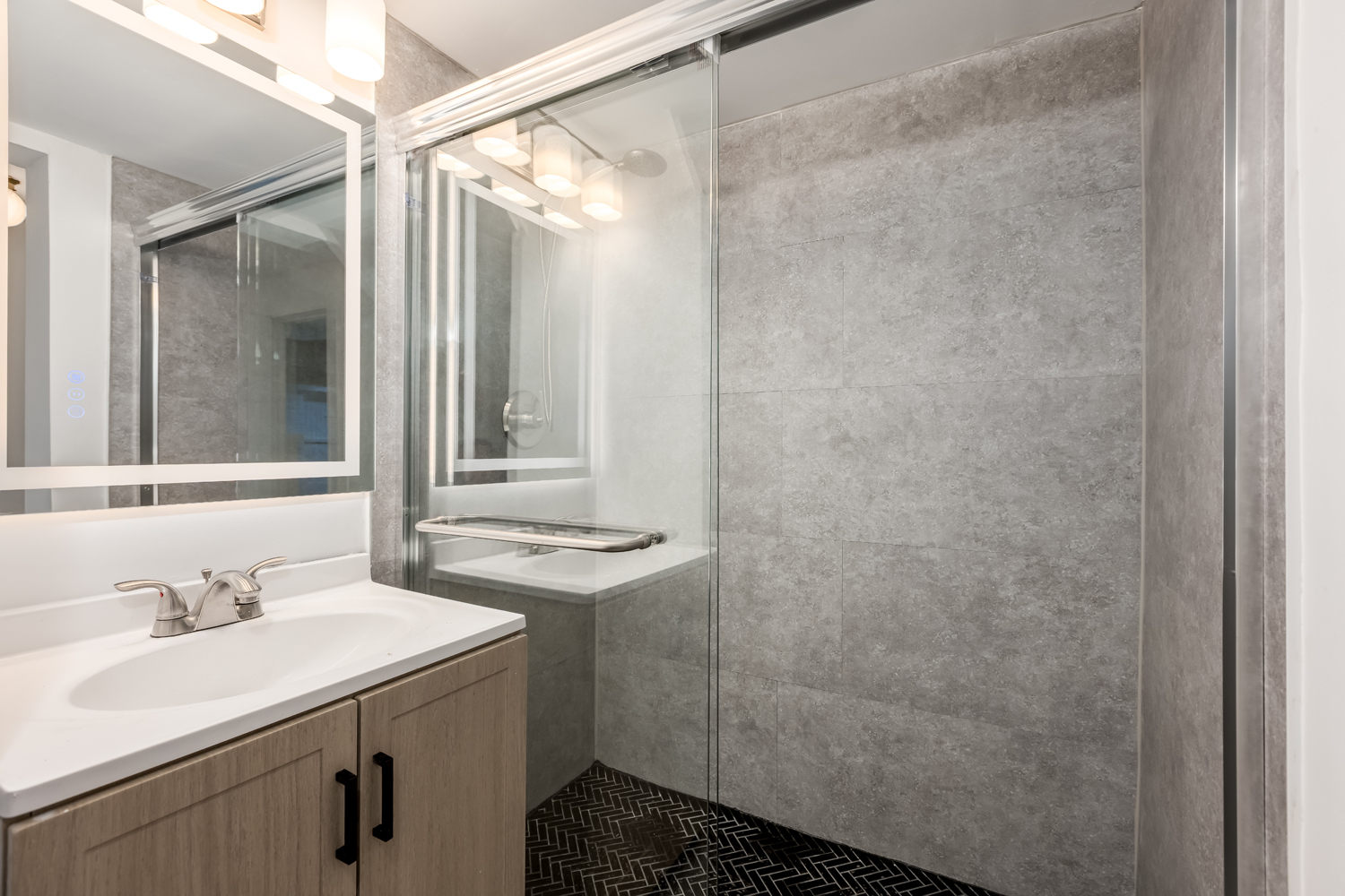 Skokie, Illinois, 60077, United States, 3 Bedrooms Bedrooms, ,2 BathroomsBathrooms,Residential,For Sale,1990753