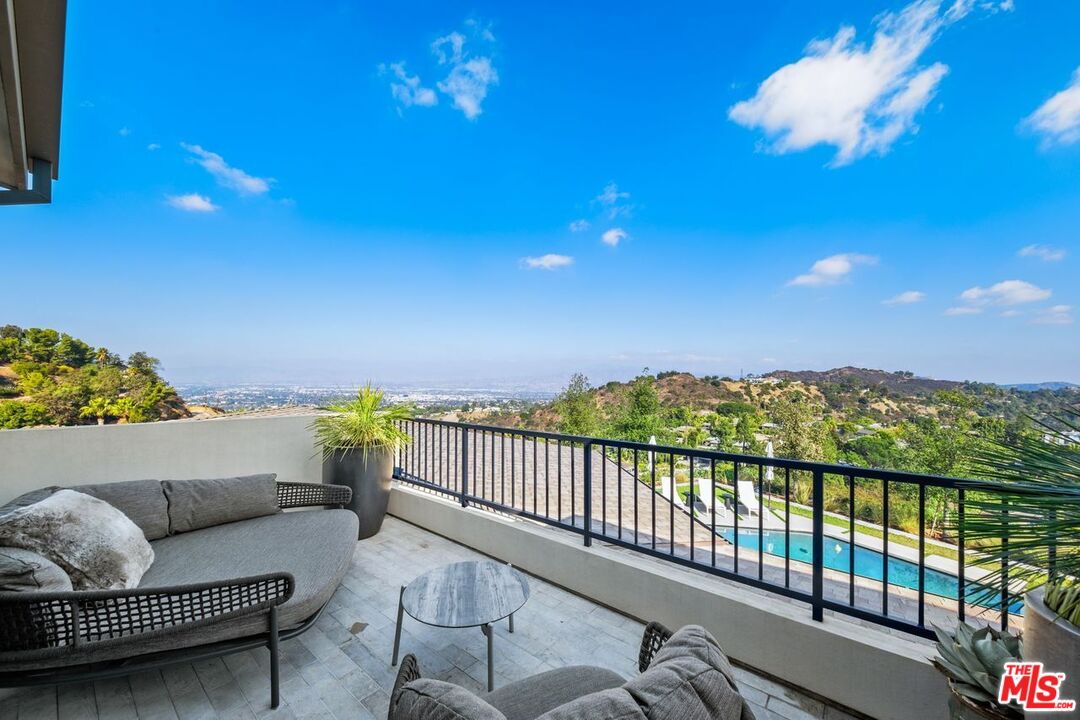 Los Angeles, California, 90046, United States, 5 Bedrooms Bedrooms, ,6 BathroomsBathrooms,Residential,For Sale,1897072