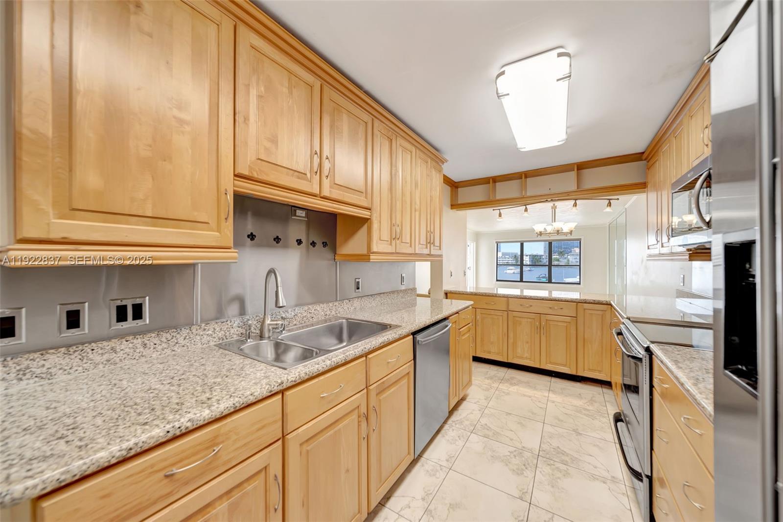 Hallandale Beach, Florida, 33009, United States, 2 Bedrooms Bedrooms, ,2 BathroomsBathrooms,Residential,For Sale,2001763