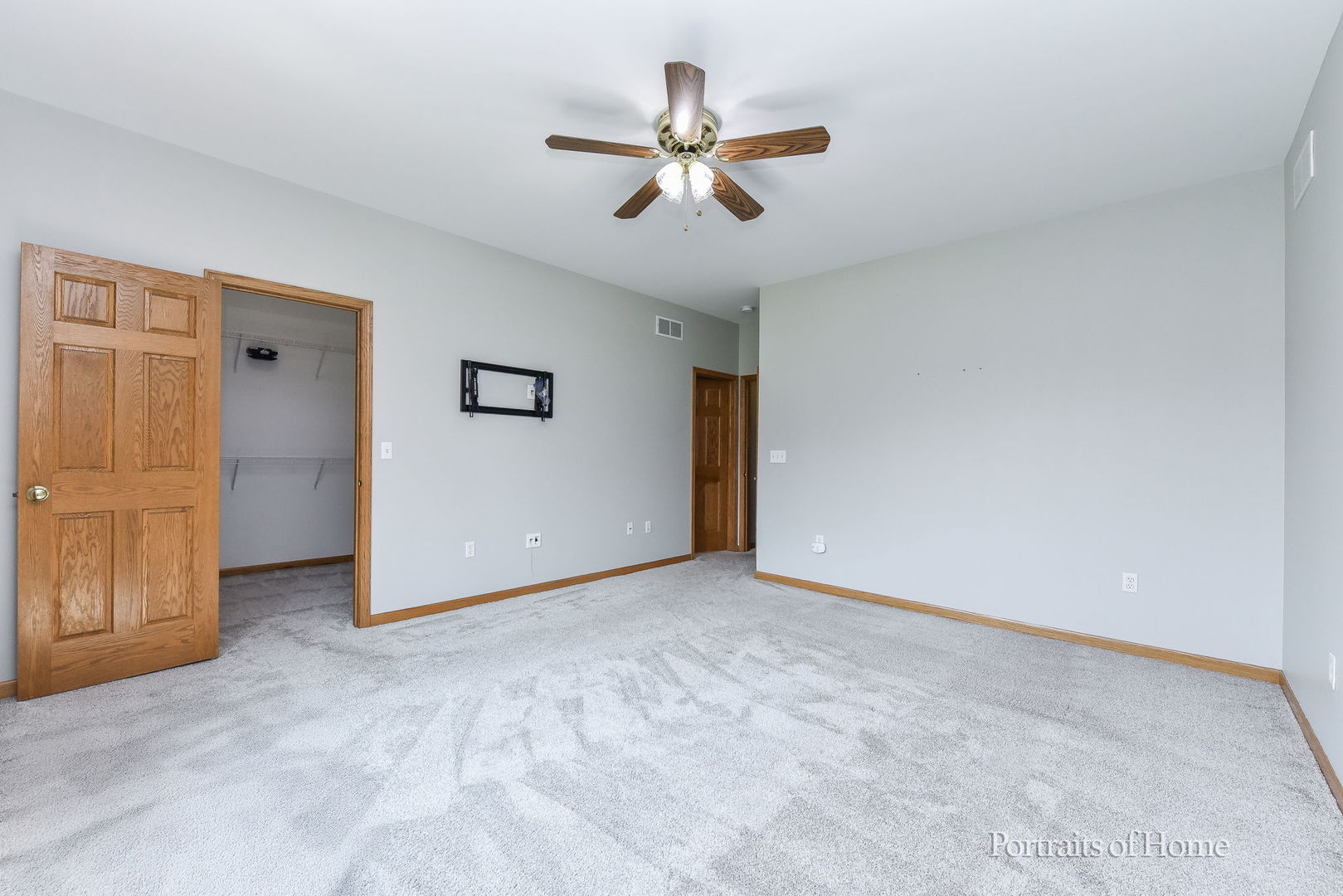 Yorkville, Illinois, 60560, United States, 5 Bedrooms Bedrooms, ,4 BathroomsBathrooms,Residential,For Sale,1940402