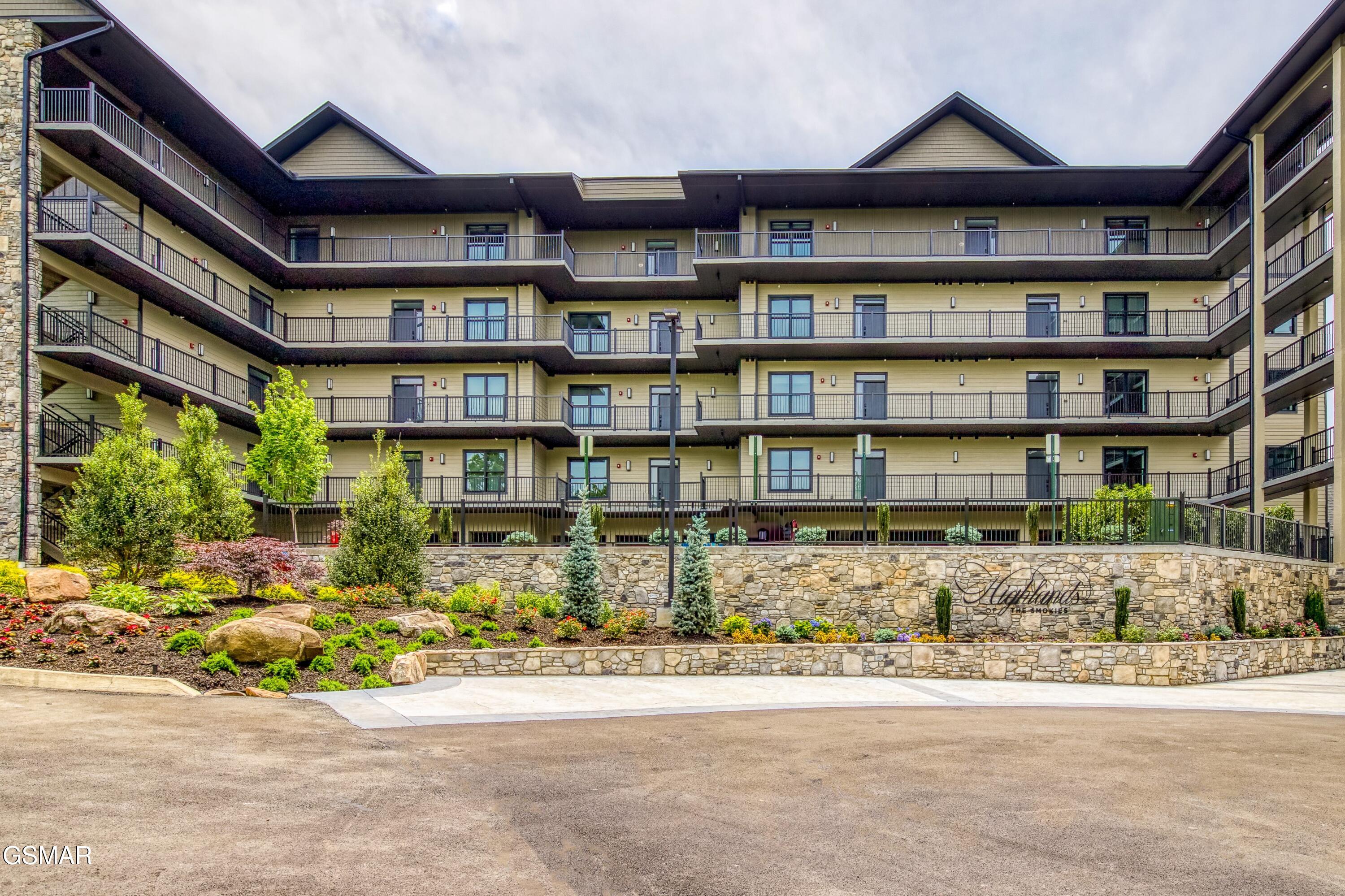 Gatlinburg, Tennessee, 37738, United States, 3 Bedrooms Bedrooms, ,4 BathroomsBathrooms,Residential,For Sale,1977552