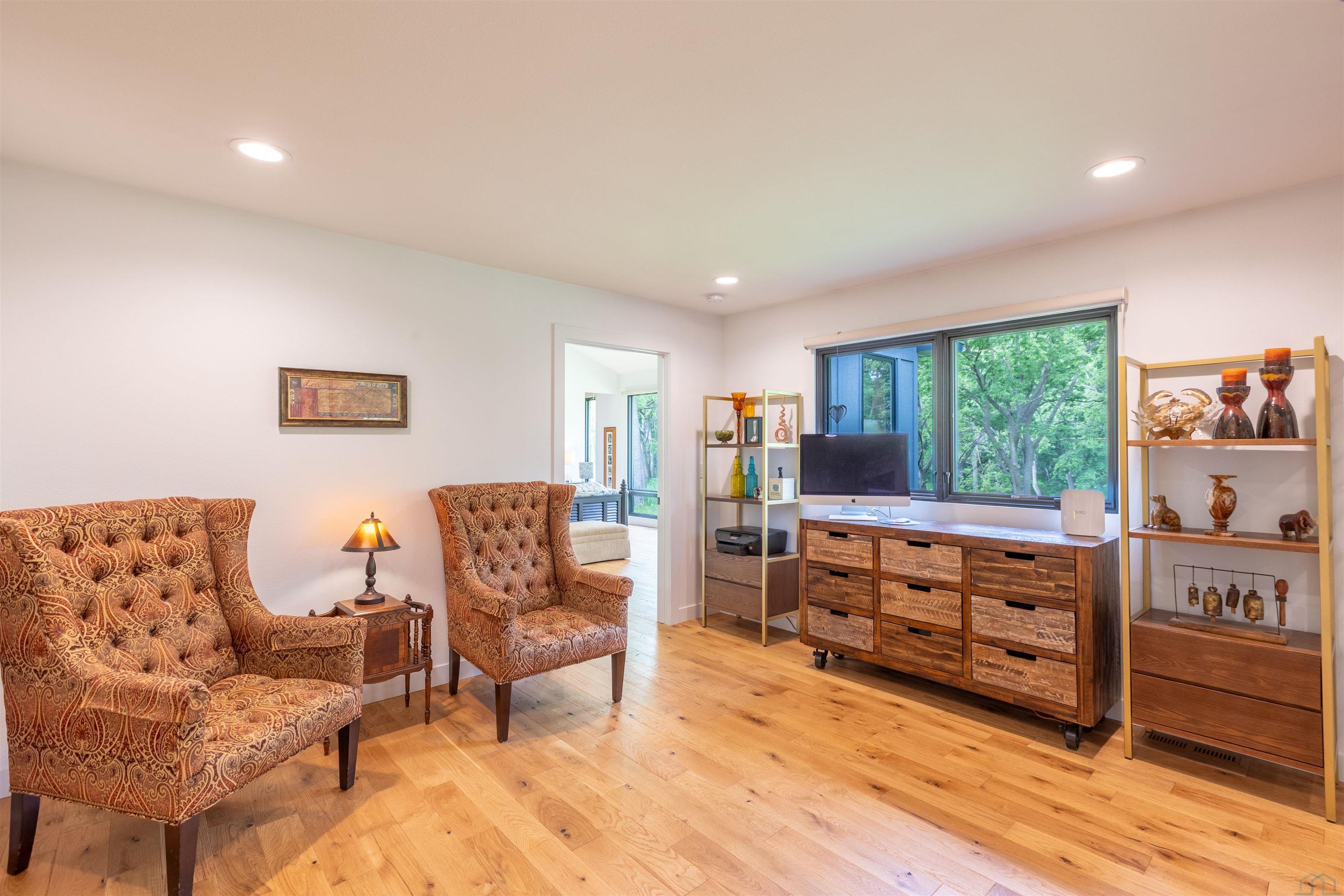 Sioux City, Iowa, 51108, United States, 4 Bedrooms Bedrooms, ,3 BathroomsBathrooms,Residential,For Sale,2048927