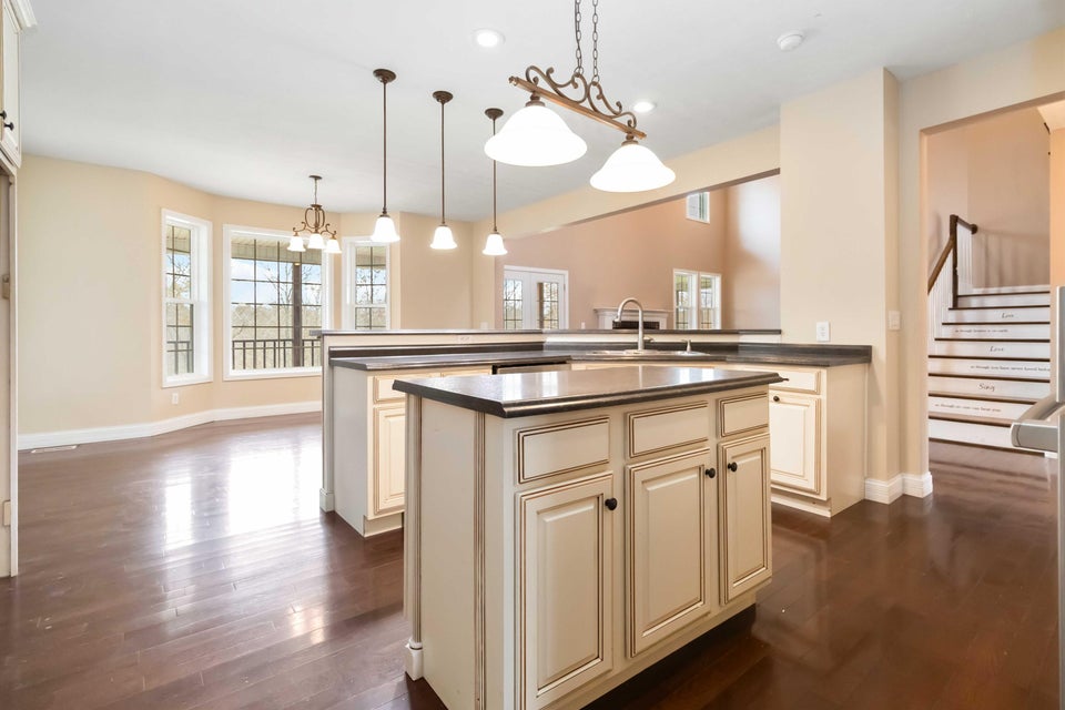 Dunnville, Kentucky, 42528, United States, 6 Bedrooms Bedrooms, ,5 BathroomsBathrooms,Residential,For Sale,1998018