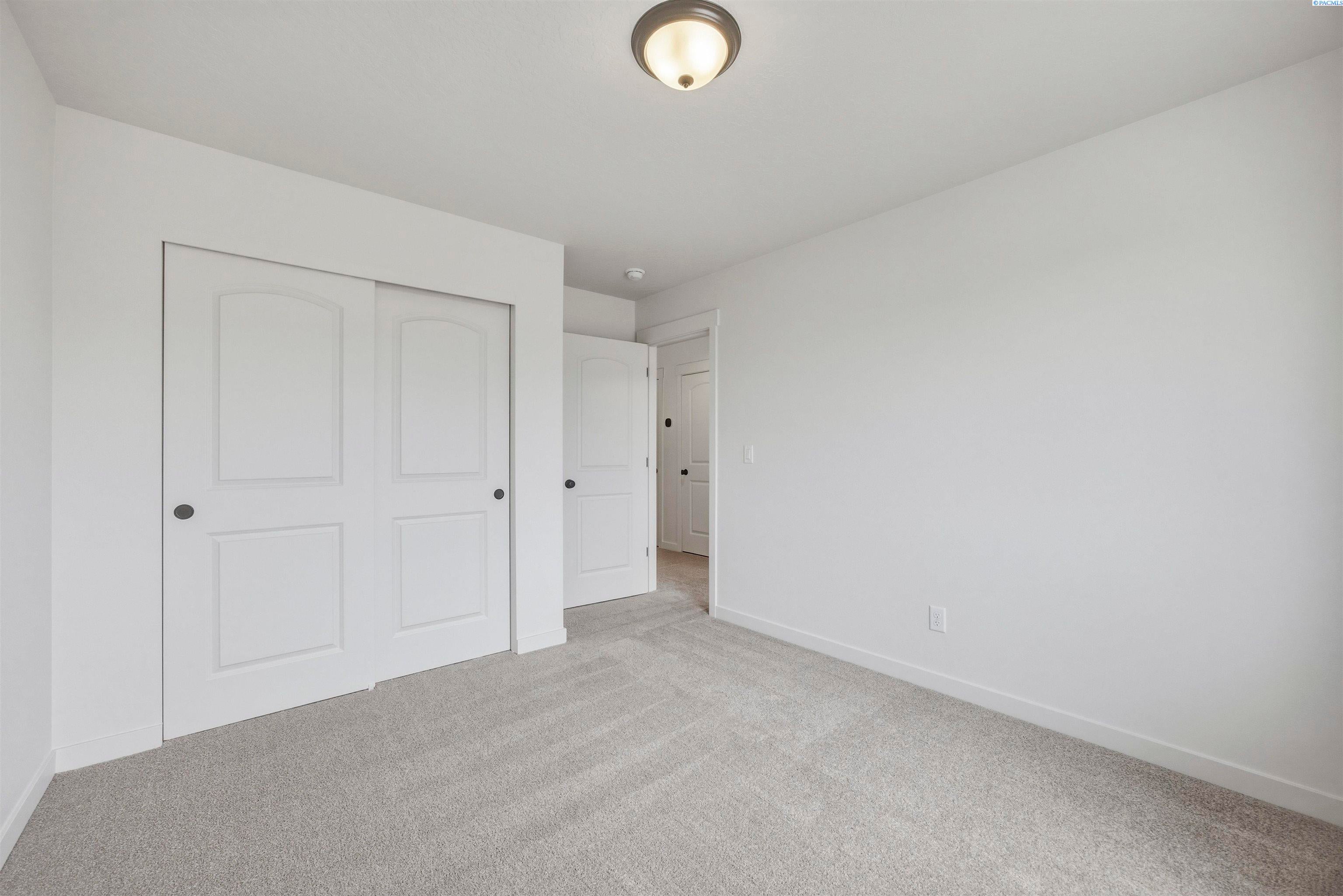 Prosser, Washington, 99350, United States, 5 Bedrooms Bedrooms, ,3 BathroomsBathrooms,Residential,For Sale,2028032
