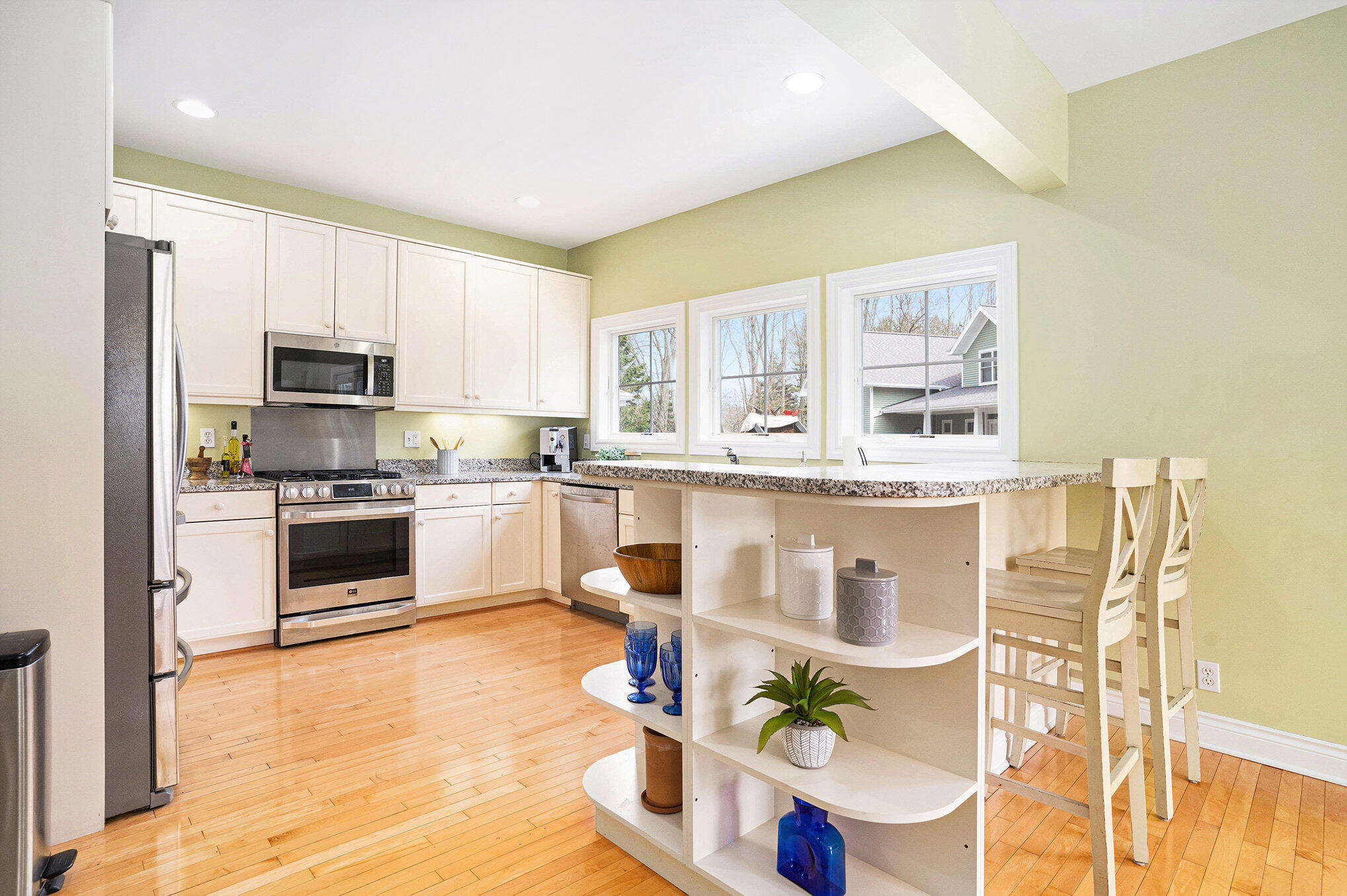South Haven, Michigan, 49090, United States, 4 Bedrooms Bedrooms, ,4 BathroomsBathrooms,Residential,For Sale,1945011