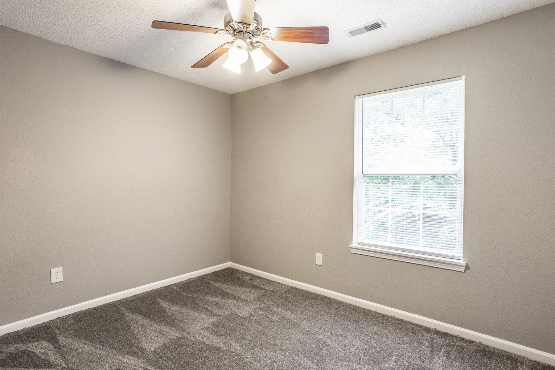  Four Bedroom Fishers Home with Fresh Updates - 物件實景