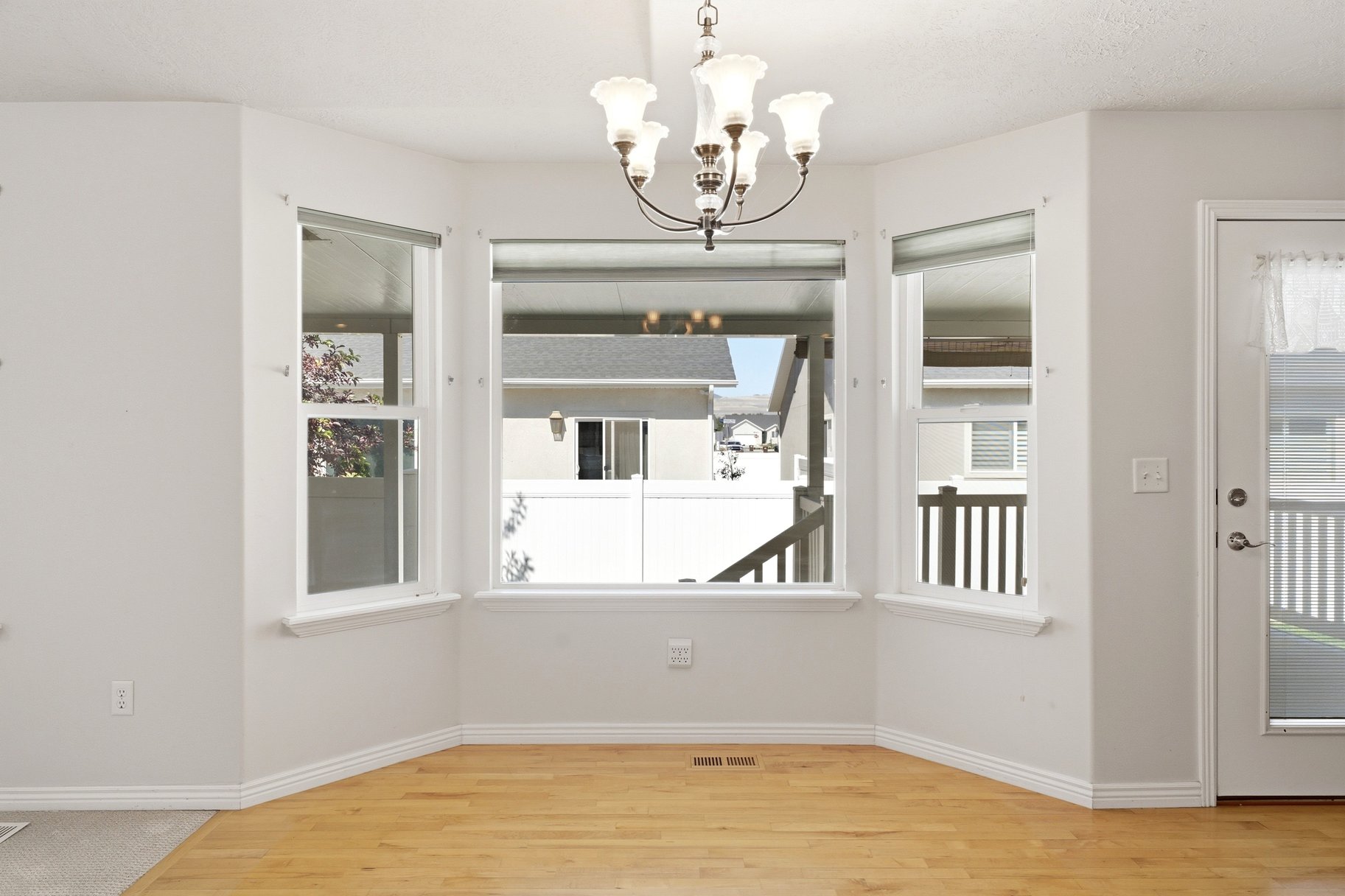  Rarely Available 55+ Home in The Vistas at Riverbend - 物件實景