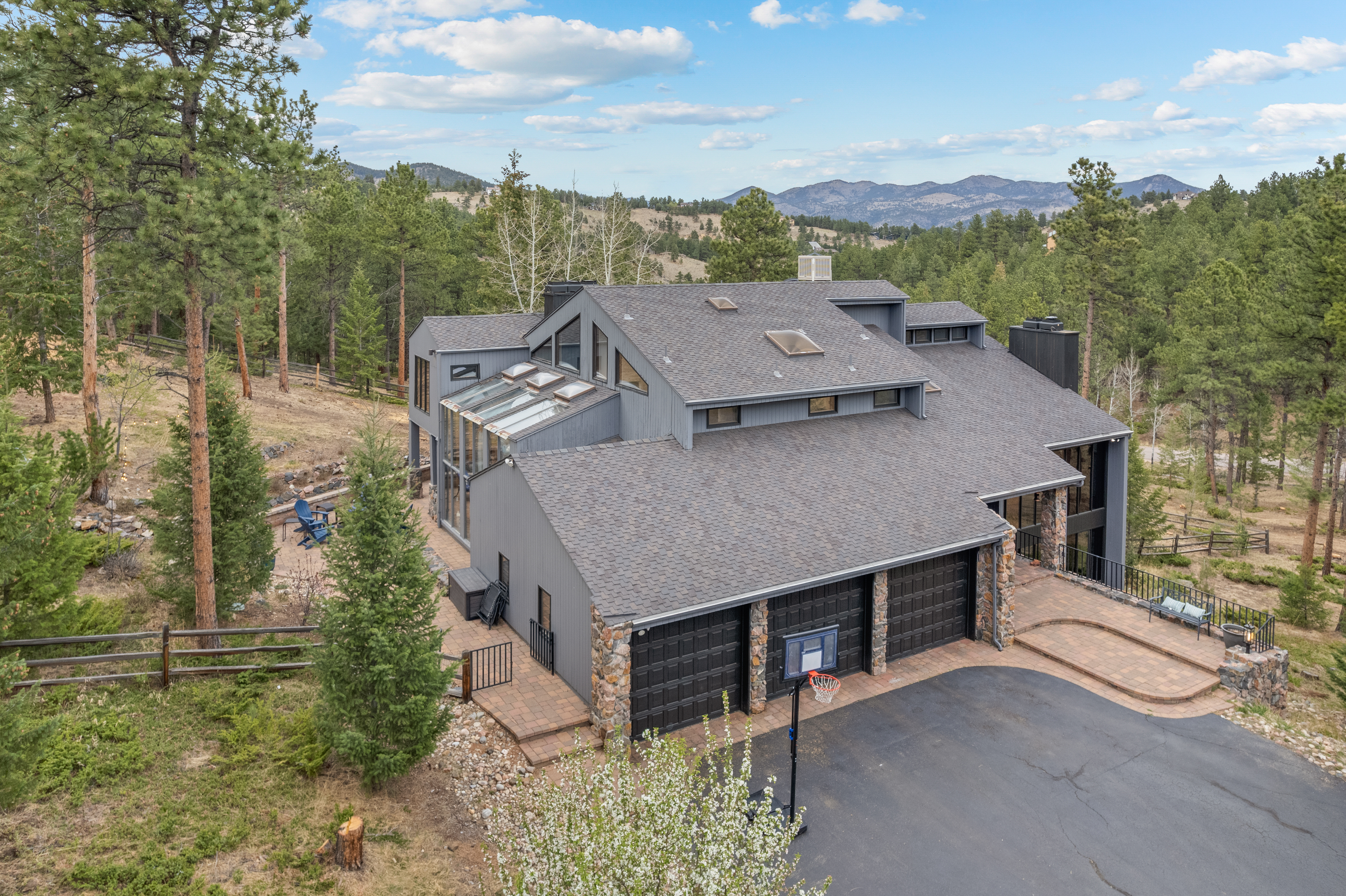  Discover the Pinnacle of Mountain Living at This Meticulously Reimagined Estate - 物件實景