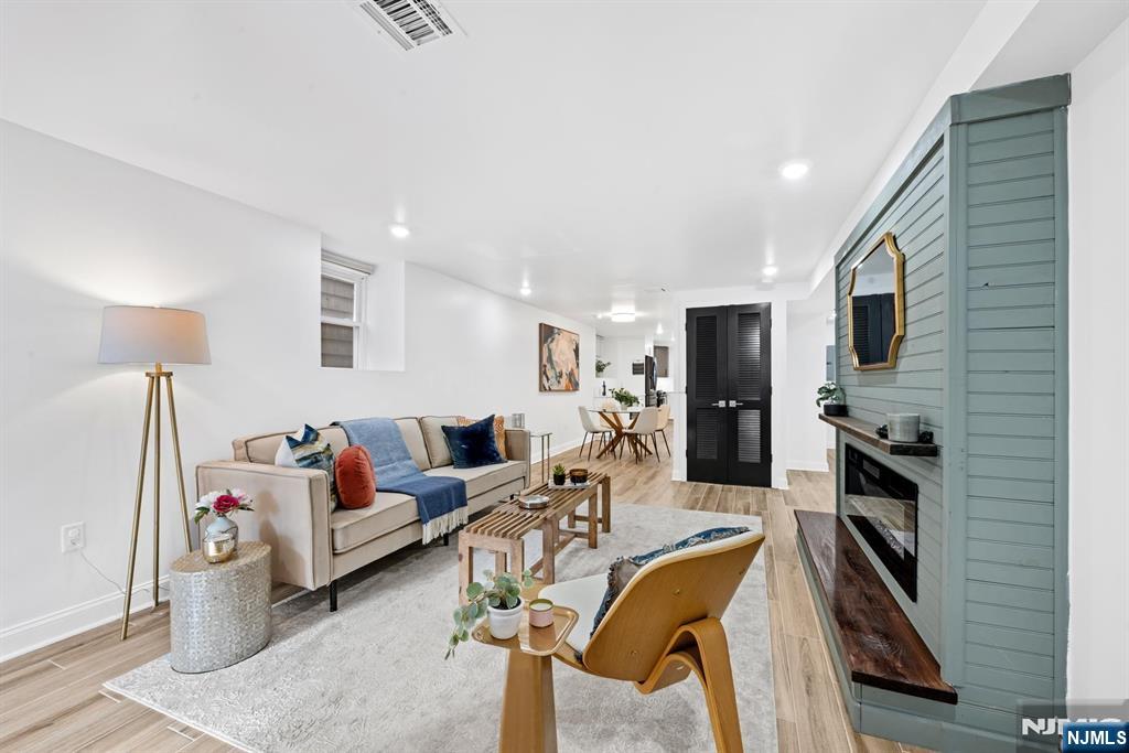 Jersey City, New Jersey, 07307, United States, 3 Bedrooms Bedrooms, ,3 BathroomsBathrooms,Residential,For Sale,1966412