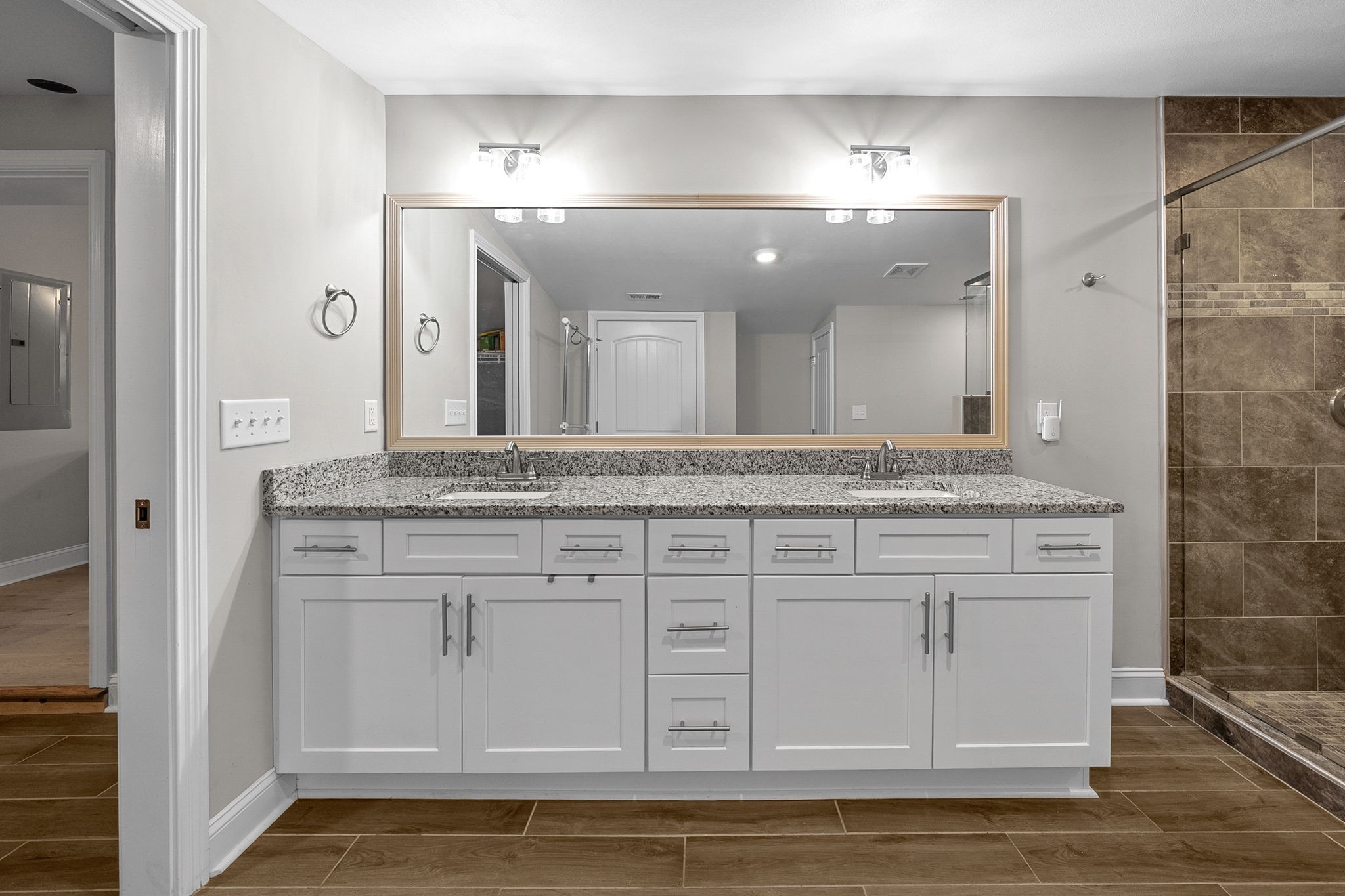 Clarksville, Tennessee, 37040, United States, 4 Bedrooms Bedrooms, ,3 BathroomsBathrooms,Residential,For Sale,1988852