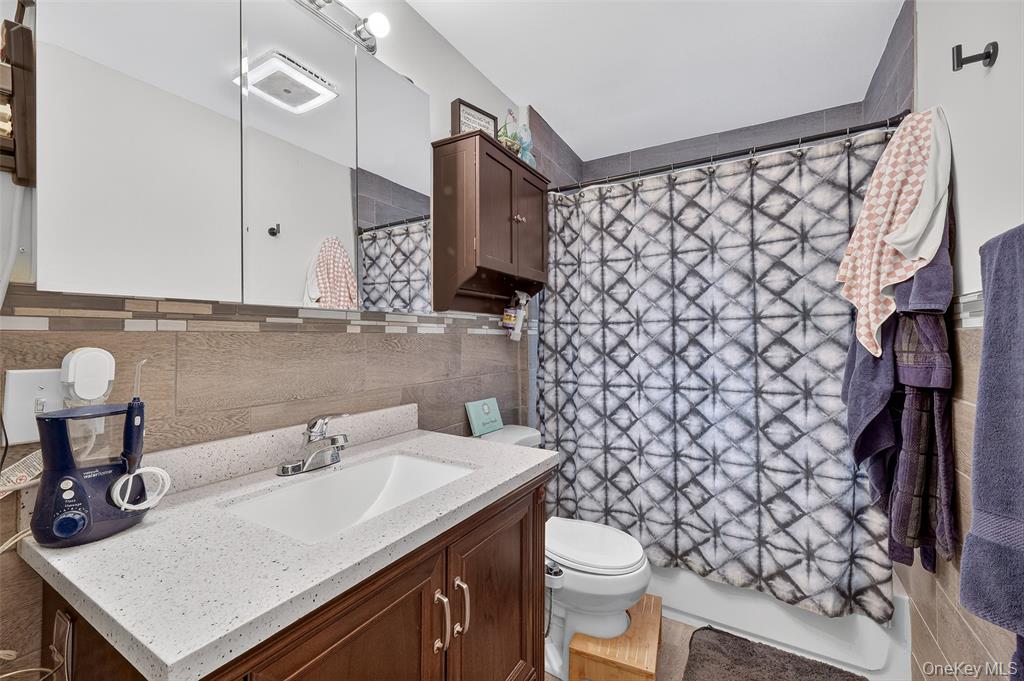 New Windsor, New York, 12553, United States, 4 Bedrooms Bedrooms, ,2 BathroomsBathrooms,Residential,For Sale,1977430