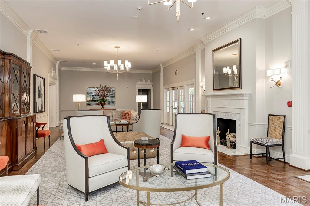 St Louis, Missouri, 63105, United States, 2 Bedrooms Bedrooms, ,2 BathroomsBathrooms,Residential,For Sale,1828450