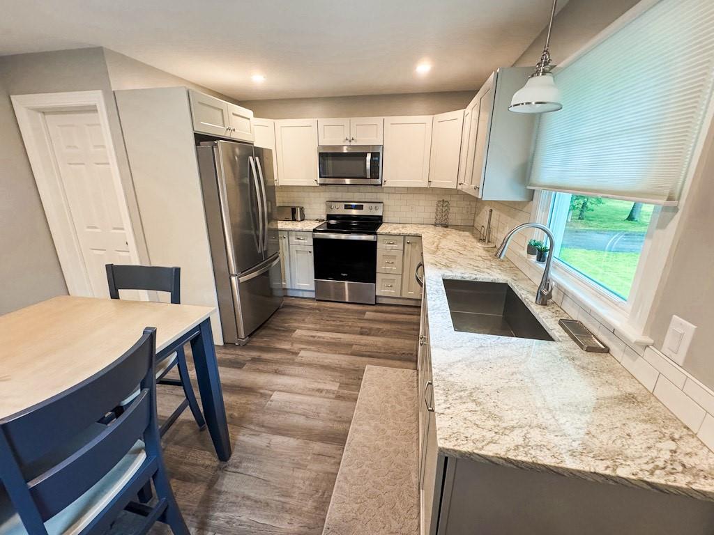 Westerly, Rhode Island, 02891, United States, 3 Bedrooms Bedrooms, ,2 BathroomsBathrooms,Residential,For Sale,1958331