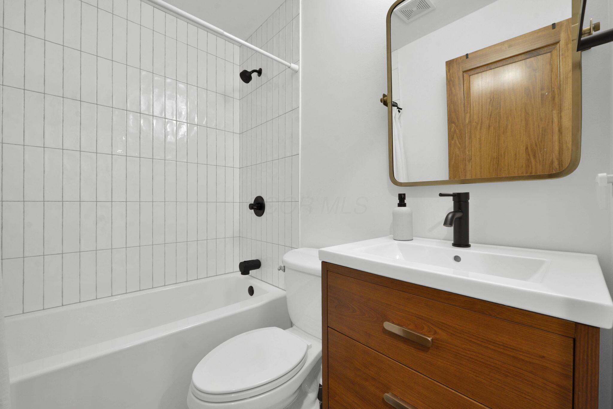 Columbus, Ohio, 43215, United States, 3 Bedrooms Bedrooms, ,4 BathroomsBathrooms,Residential,For Sale,2037266