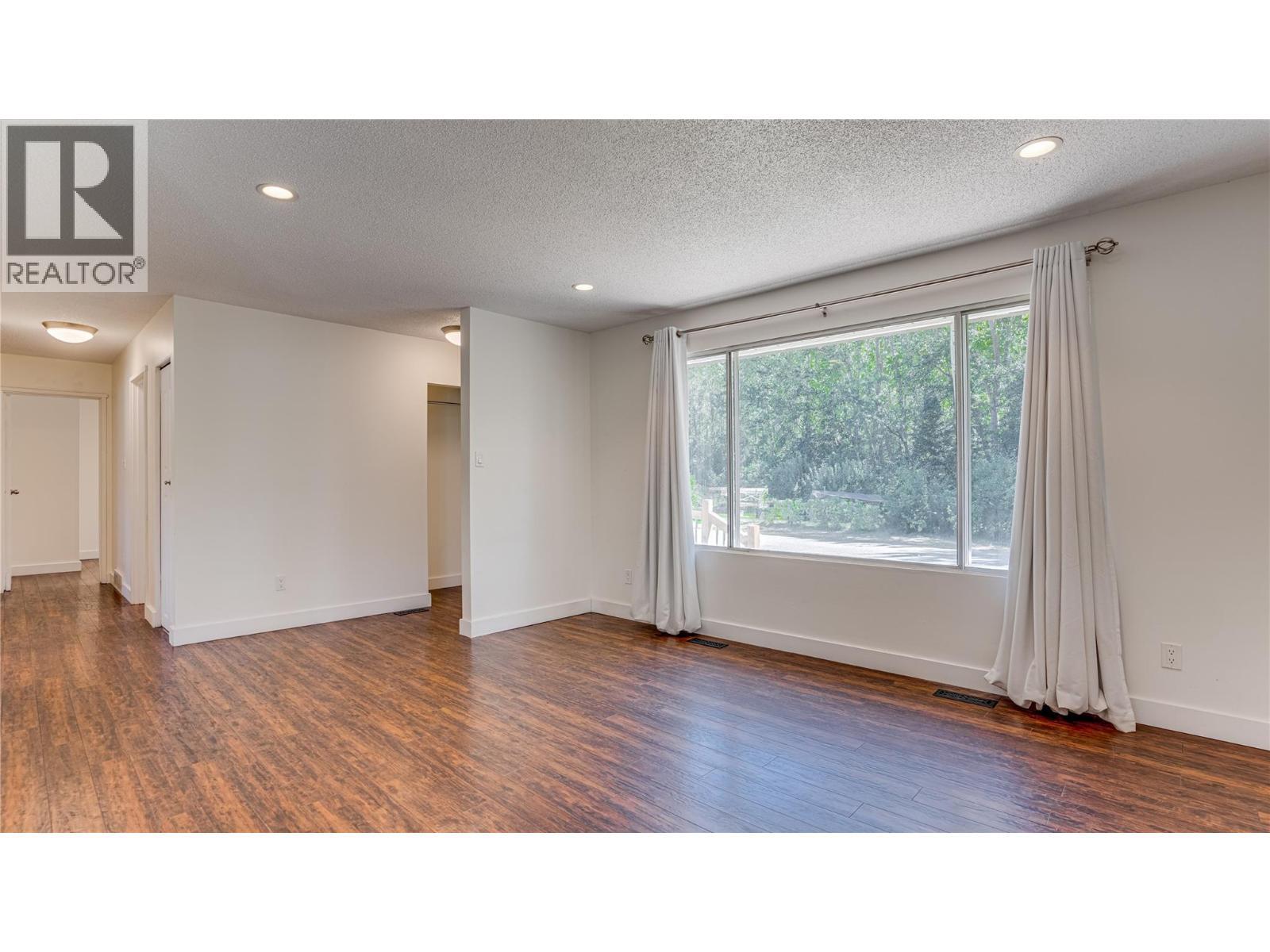 CHASE, British Columbia, V0E 1M0, CA, 5 Bedrooms Bedrooms, ,1 BathroomBathrooms,Residential,For Sale,1918383