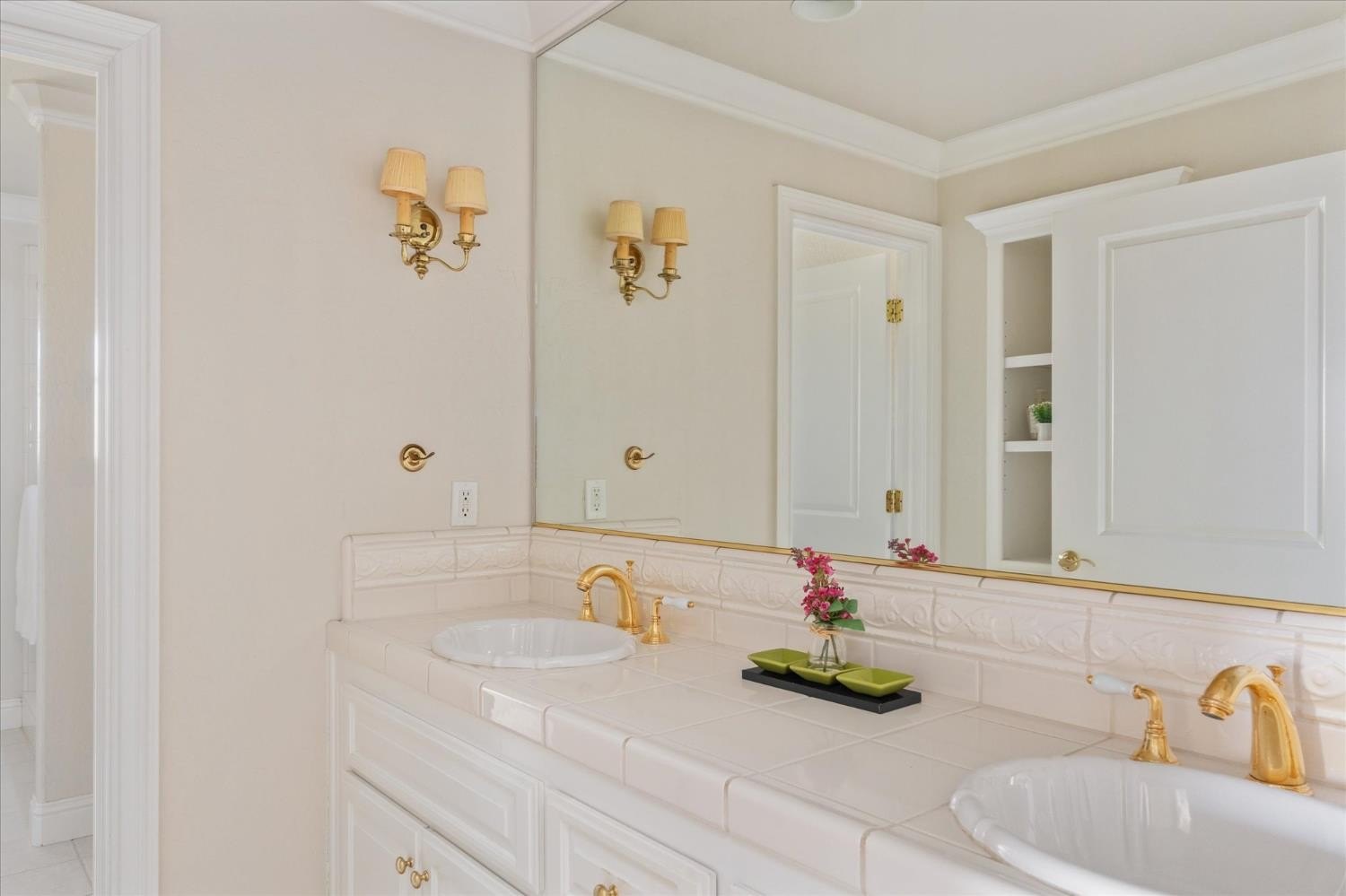 Angels Camp, California, 95222, United States, 5 Bedrooms Bedrooms, ,5 BathroomsBathrooms,Residential,For Sale,1979425