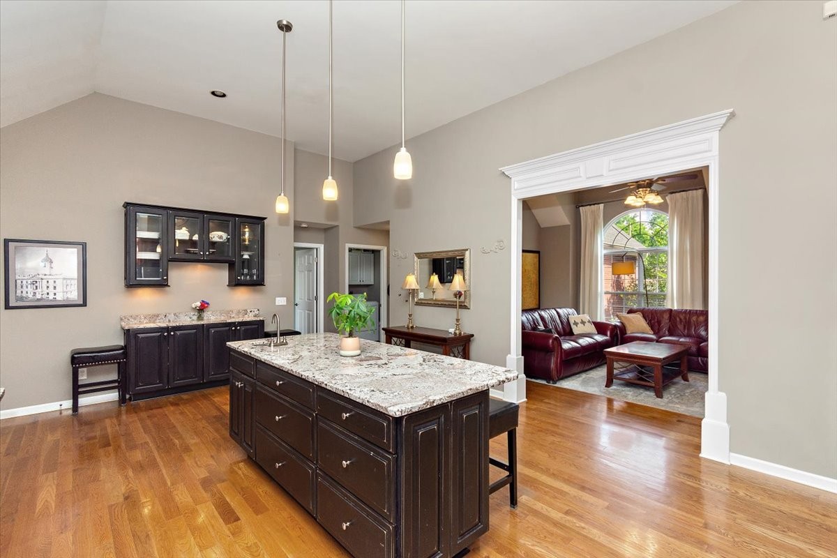 Columbia, Tennessee, 38401, United States, 4 Bedrooms Bedrooms, ,3 BathroomsBathrooms,Residential,For Sale,1897603