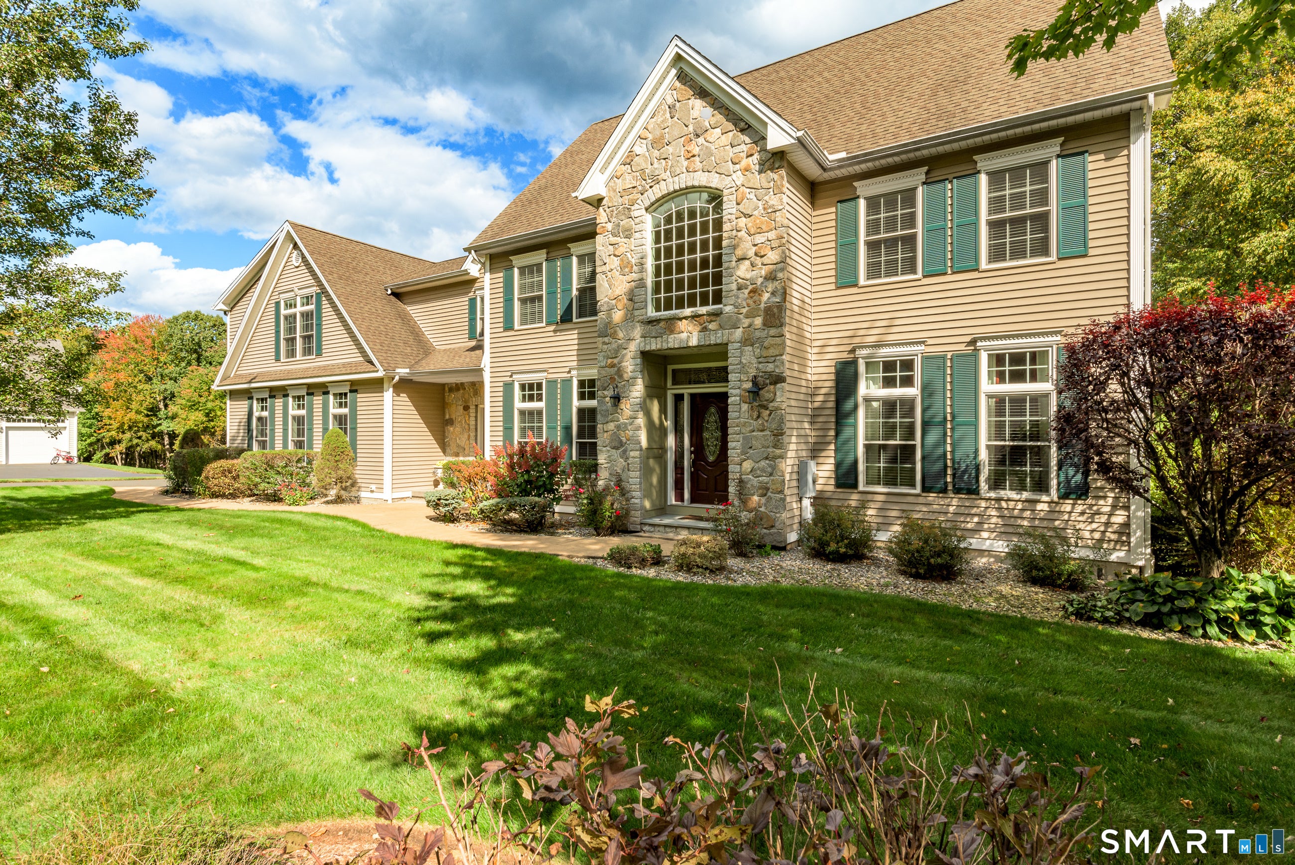 Castlerock Ln, Bolton, CT 06043