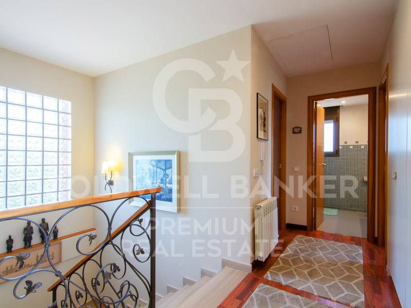 Cerdanyola del Vallès, Catalonia, ES, 5 Bedrooms Bedrooms, ,3 BathroomsBathrooms,Residential,For Sale,1610457