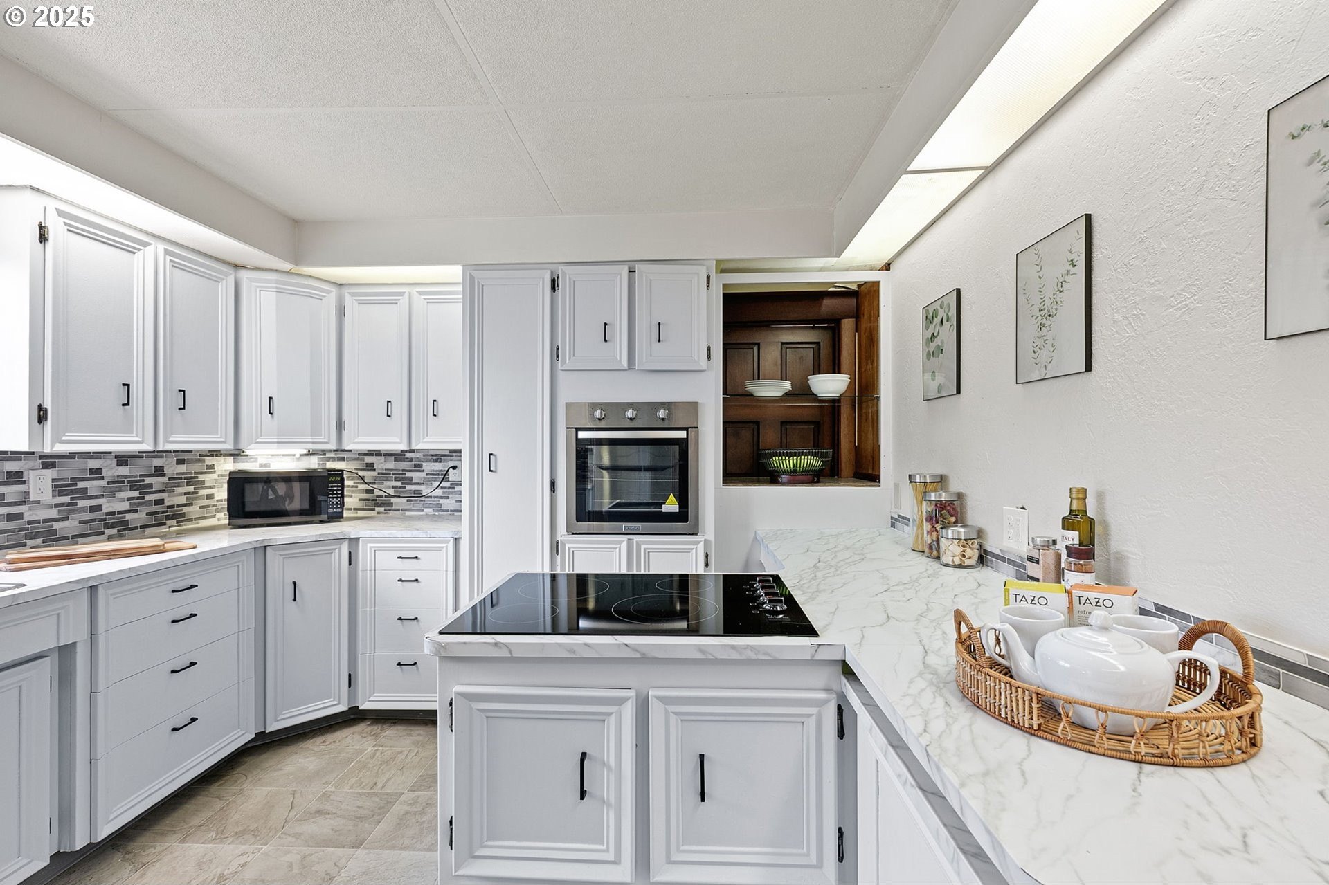 Springfield, Oregon, 97477, United States, 4 Bedrooms Bedrooms, ,2 BathroomsBathrooms,Residential,For Sale,1918433