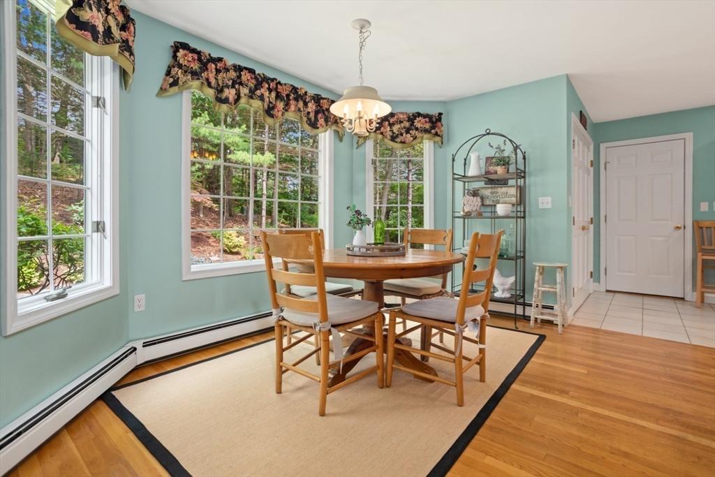 Middleton, Massachusetts, 01949, United States, 4 Bedrooms Bedrooms, ,3 BathroomsBathrooms,Residential,For Sale,1904457