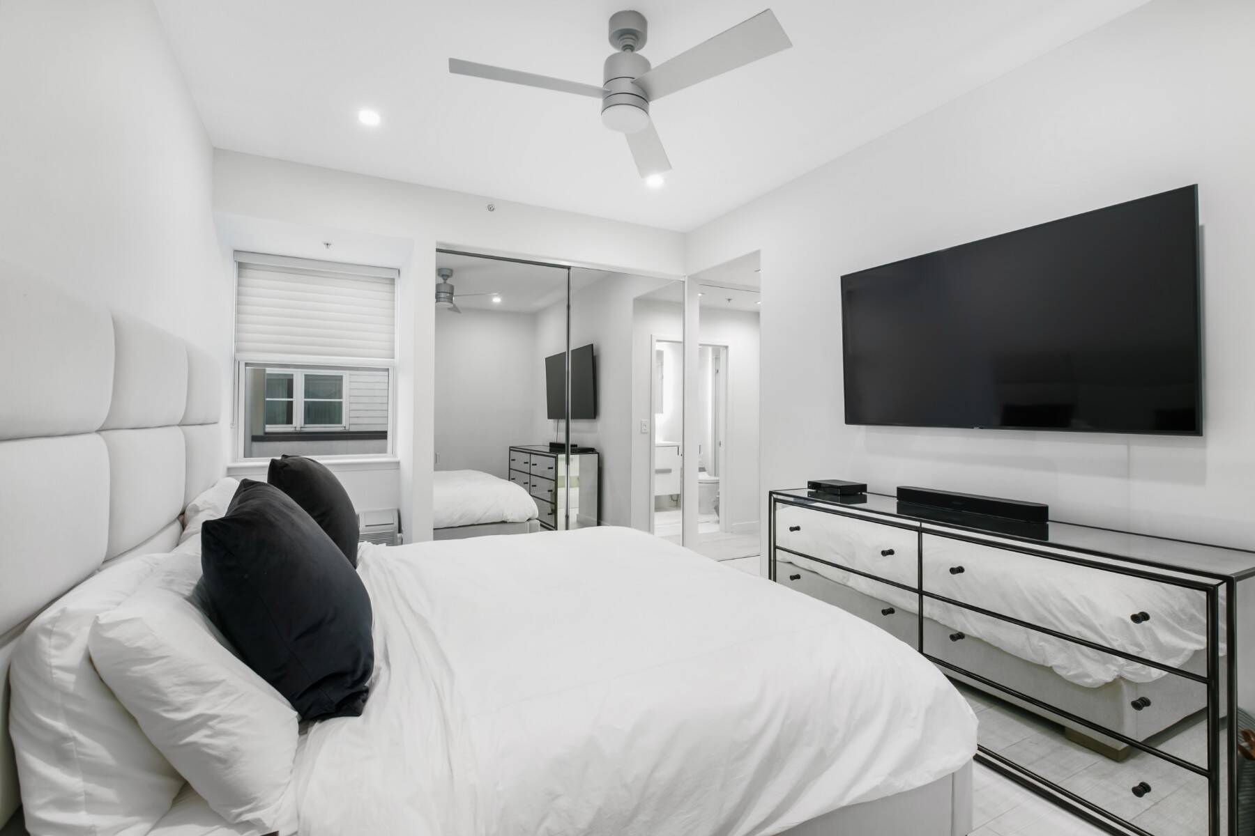  Sleek Waterfront Condo With Dramatic Sunsets - 物件實景