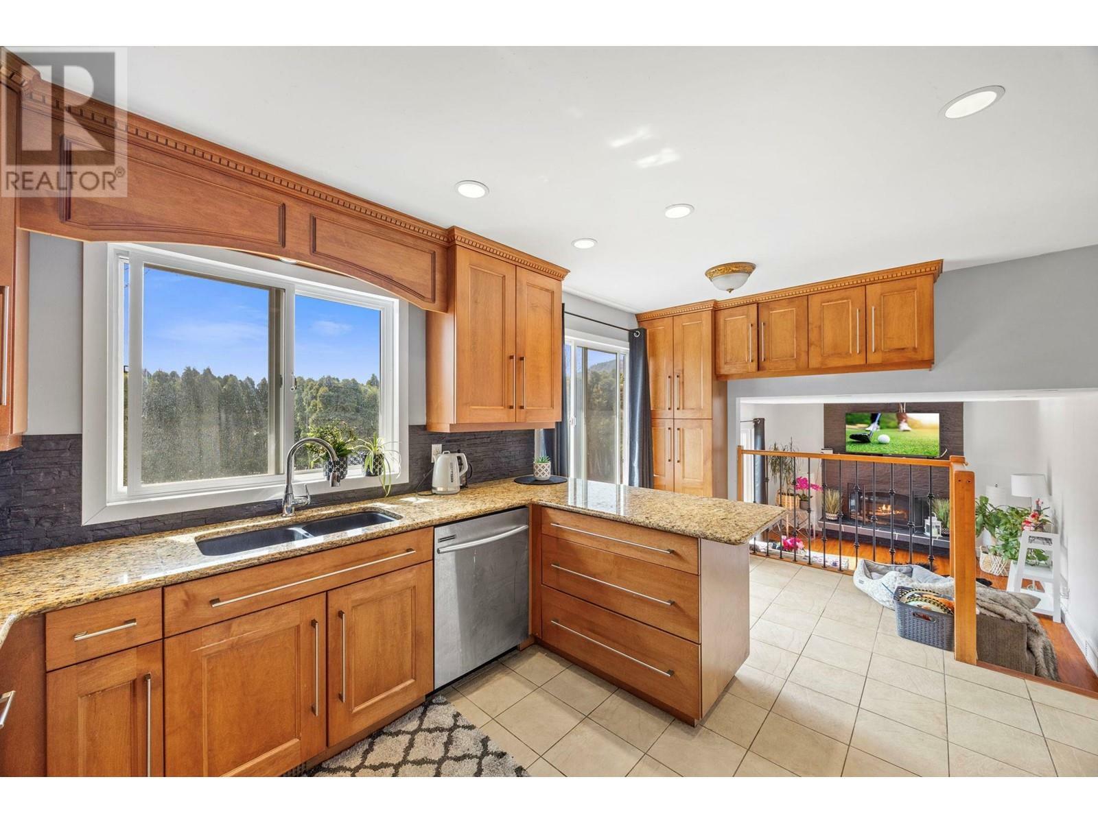 WEST KELOWNA, British Columbia, V1Z 1Z4, CA, 5 Bedrooms Bedrooms, ,1 BathroomBathrooms,Residential,For Sale,1836903
